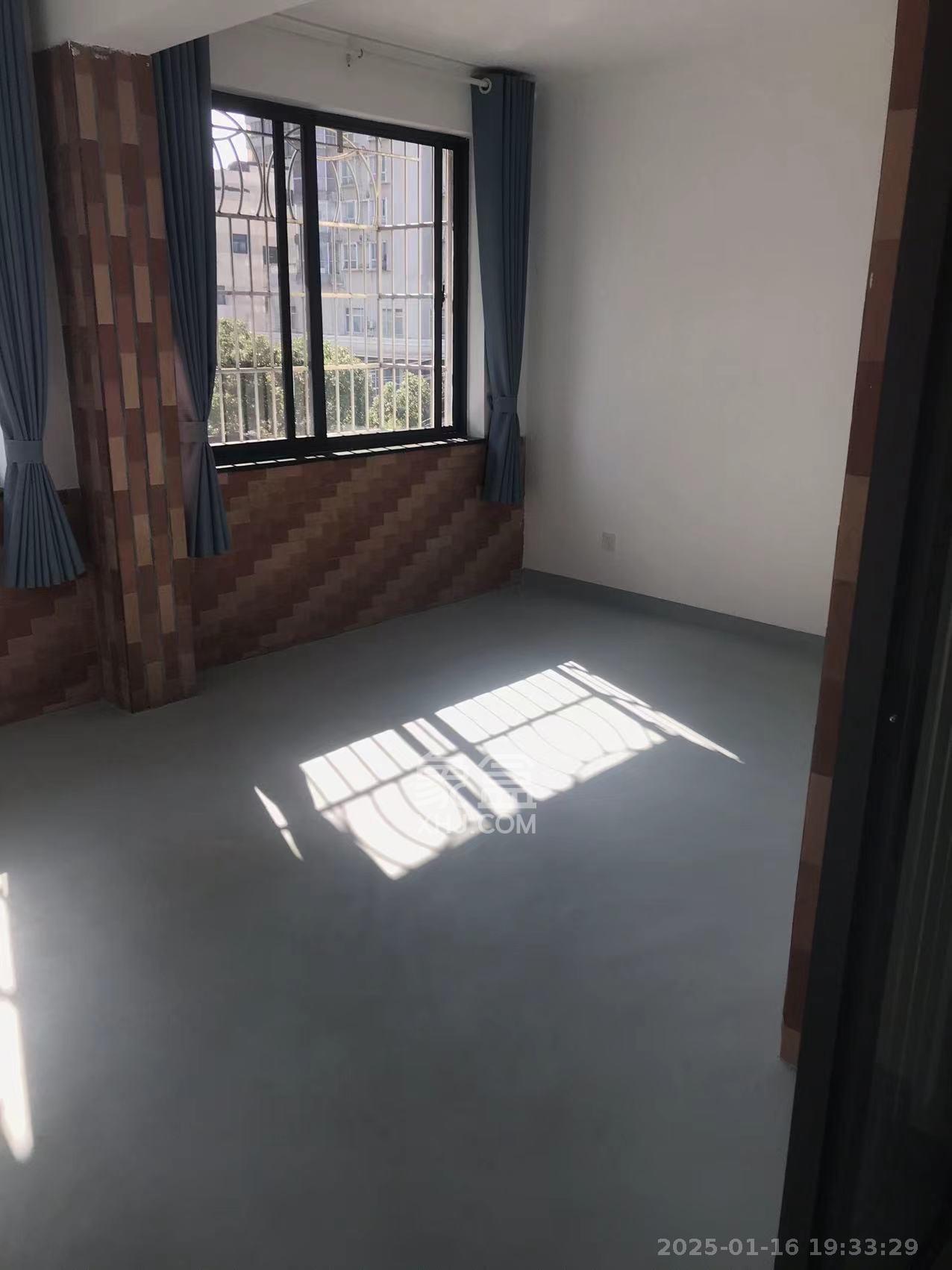 燕山街社区  2室1厅1卫   2300.00元/月室内图
