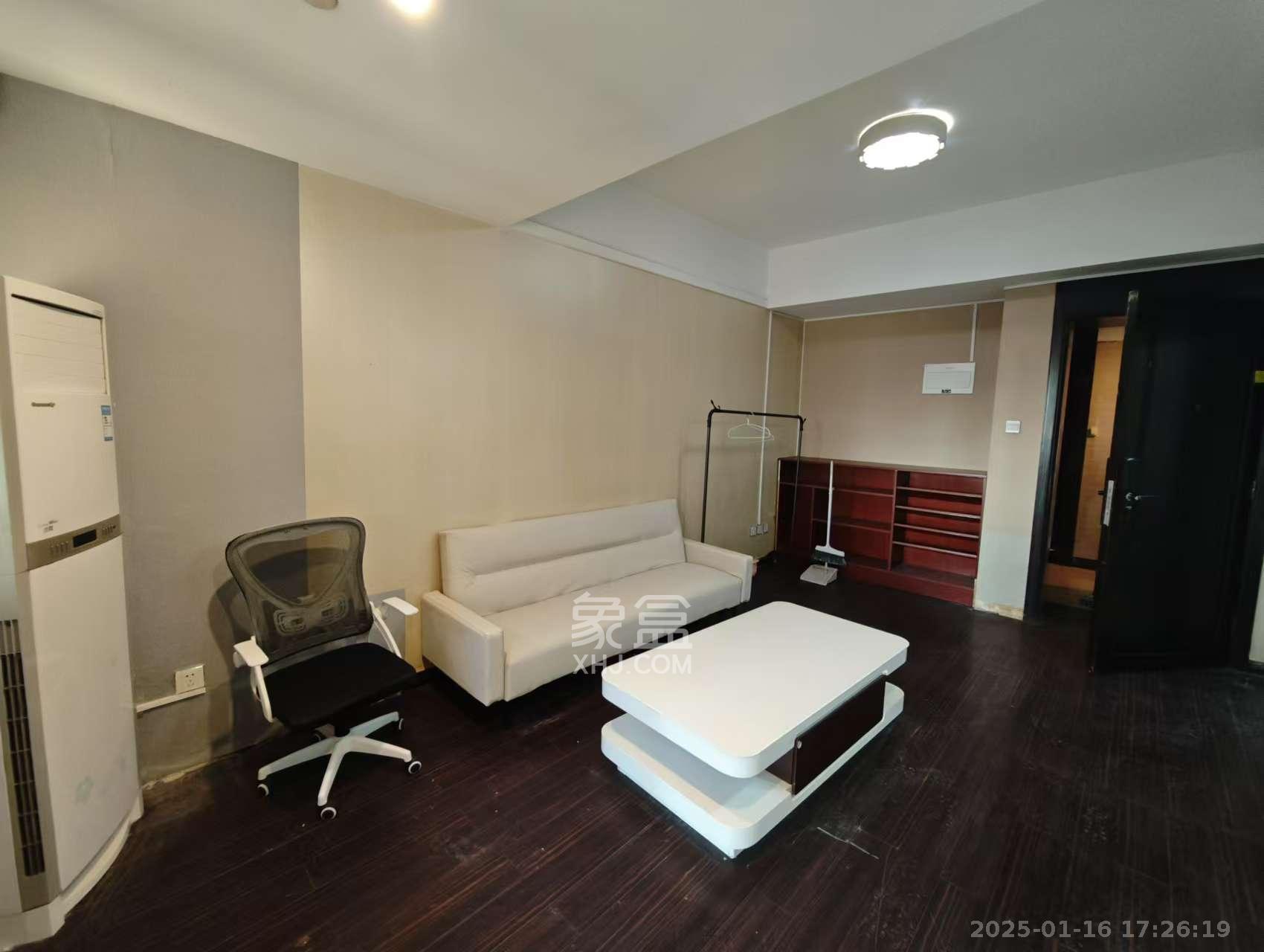 德思勤城市广场(宝格丽公寓) 1室1厅1卫 2400.0元/月 德思勤城市广场(宝格丽公寓) 1室1厅1卫 2400.0元/月室内图