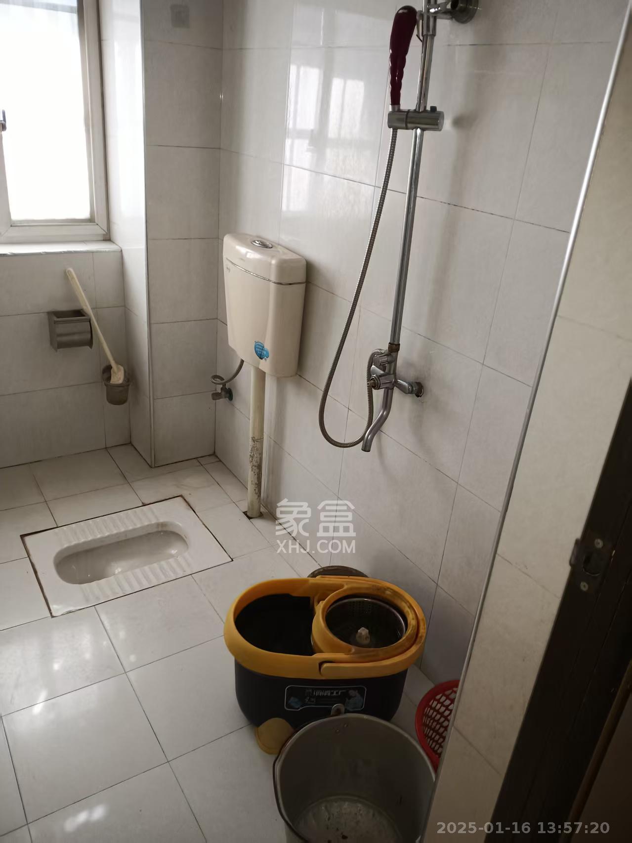 湘绣城 3室2厅2卫 1600.0元/月 湘绣城 3室2厅2卫 1600.0元/月室内图