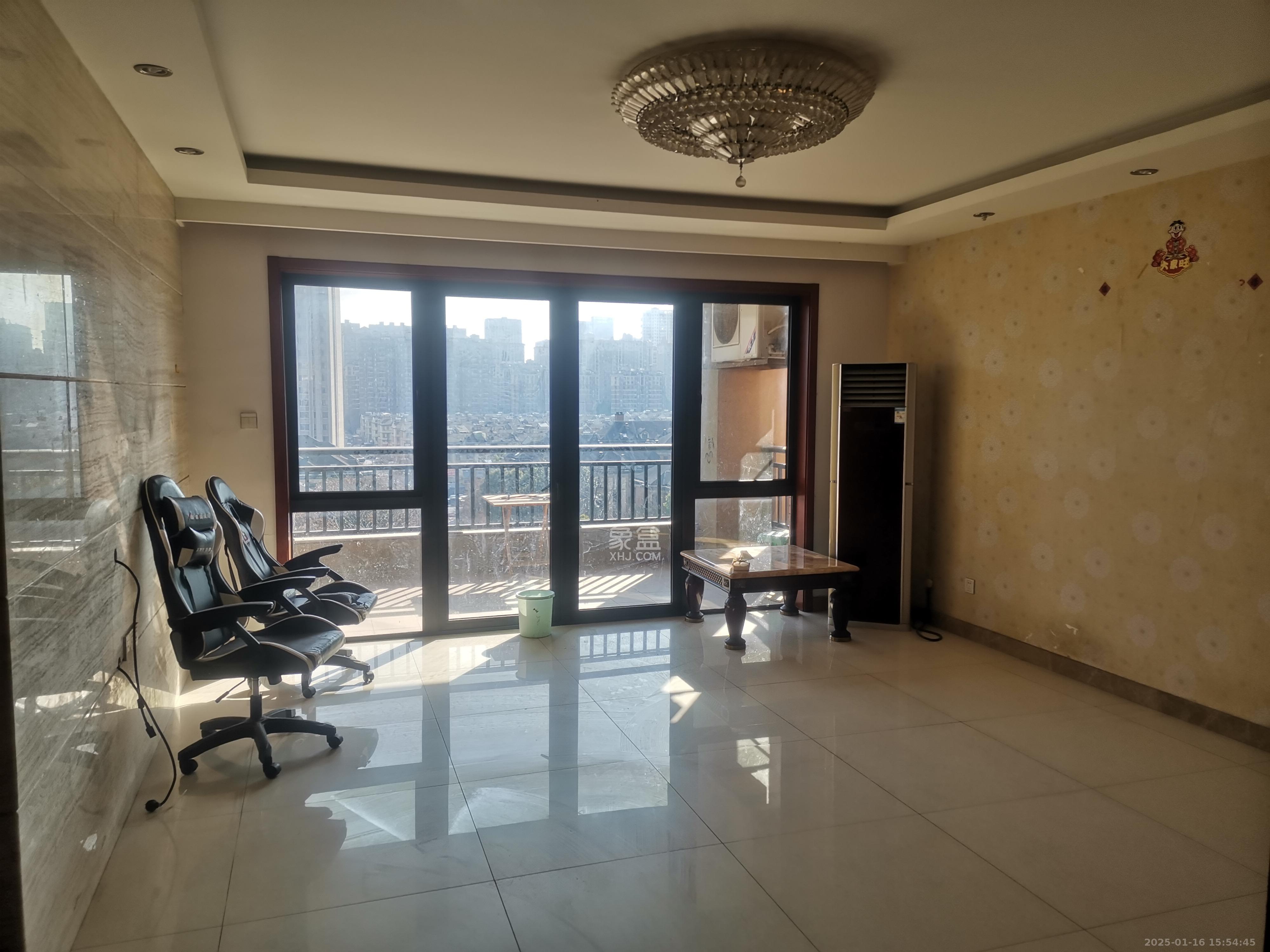 绿城桂花城  5室2厅2卫    7500.0元/月 绿城桂花城  5室2厅2卫    7500.0元/月室内图