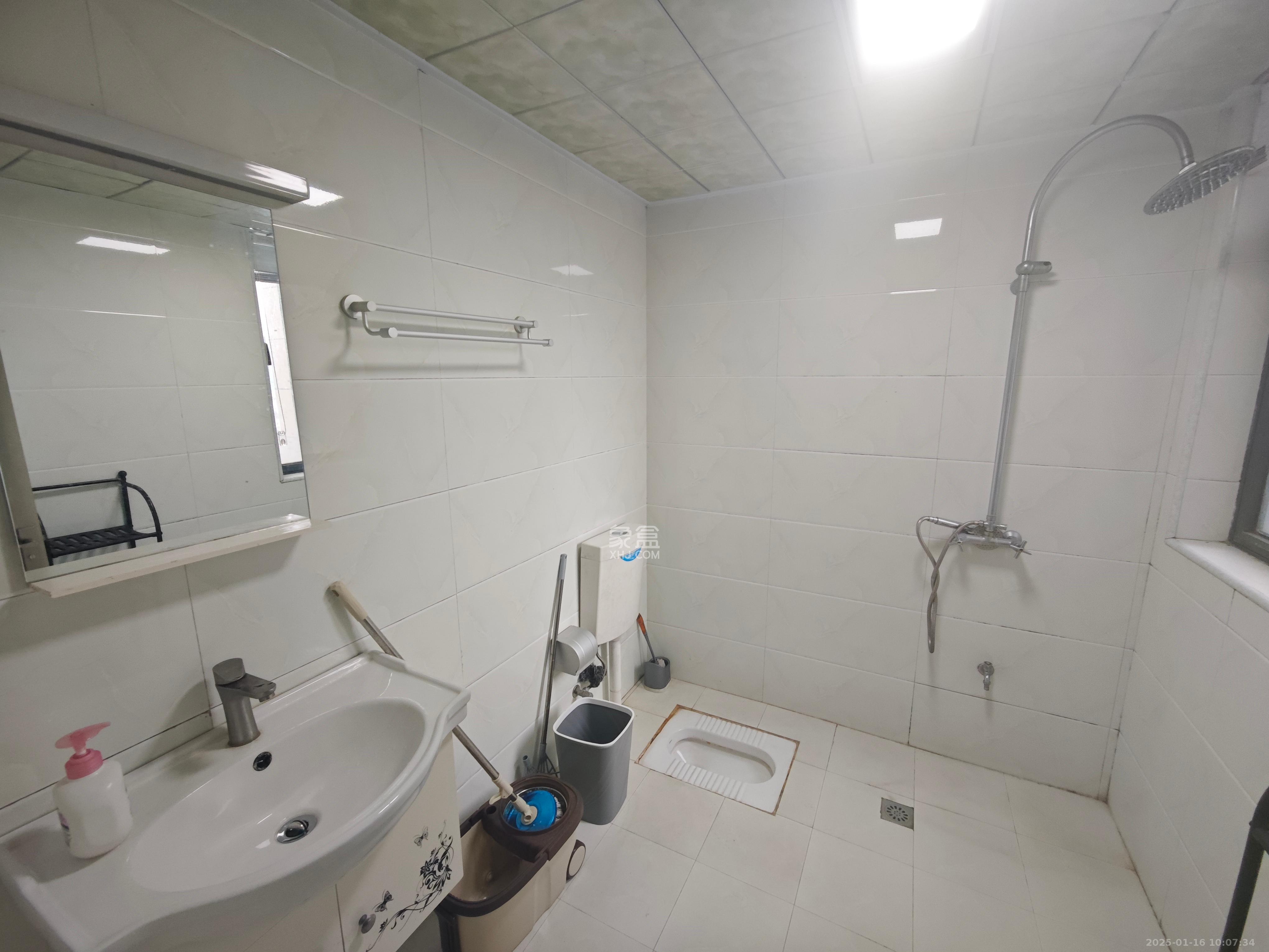 复地崑玉国际一期 2室1厅1卫 3500.0元/月 复地崑玉国际一期 2室1厅1卫 3500.0元/月室内图