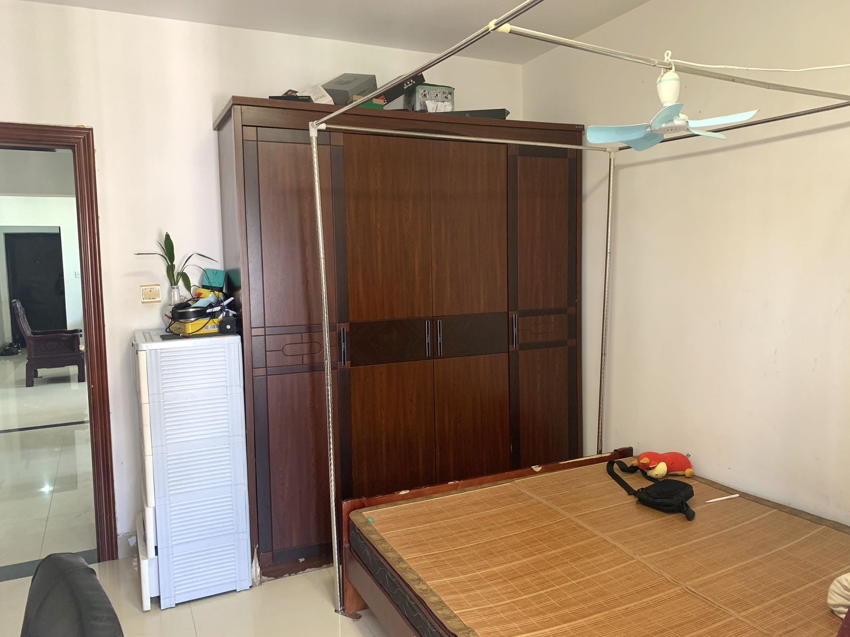 龙华商城  3室2厅1卫    130.0万 龙华商城  3室2厅1卫    130.0万室内图