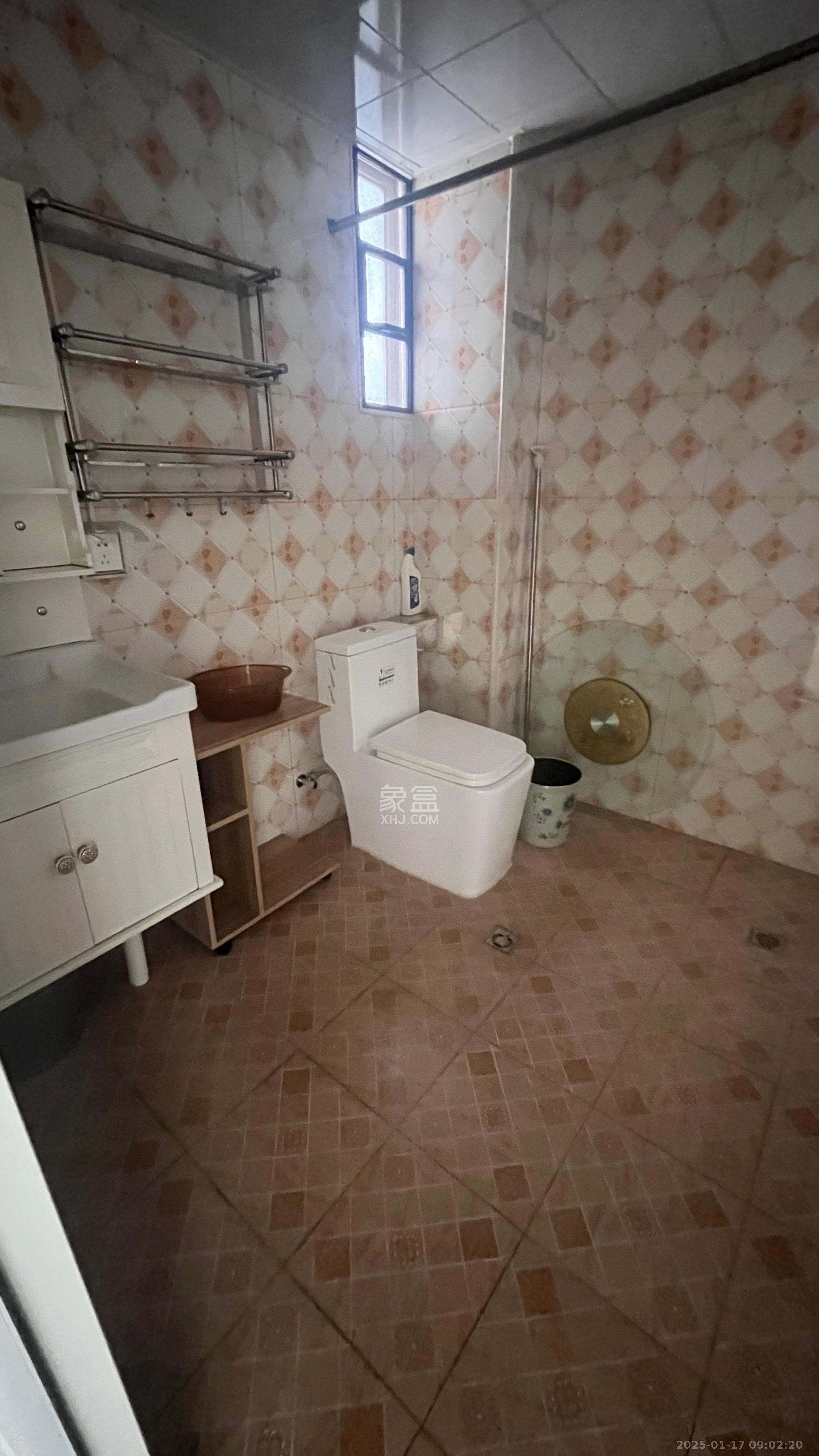 东岸梅园小区 1室0厅0卫 2500.0元/月 东岸梅园小区 1室0厅0卫 2500.0元/月室内图