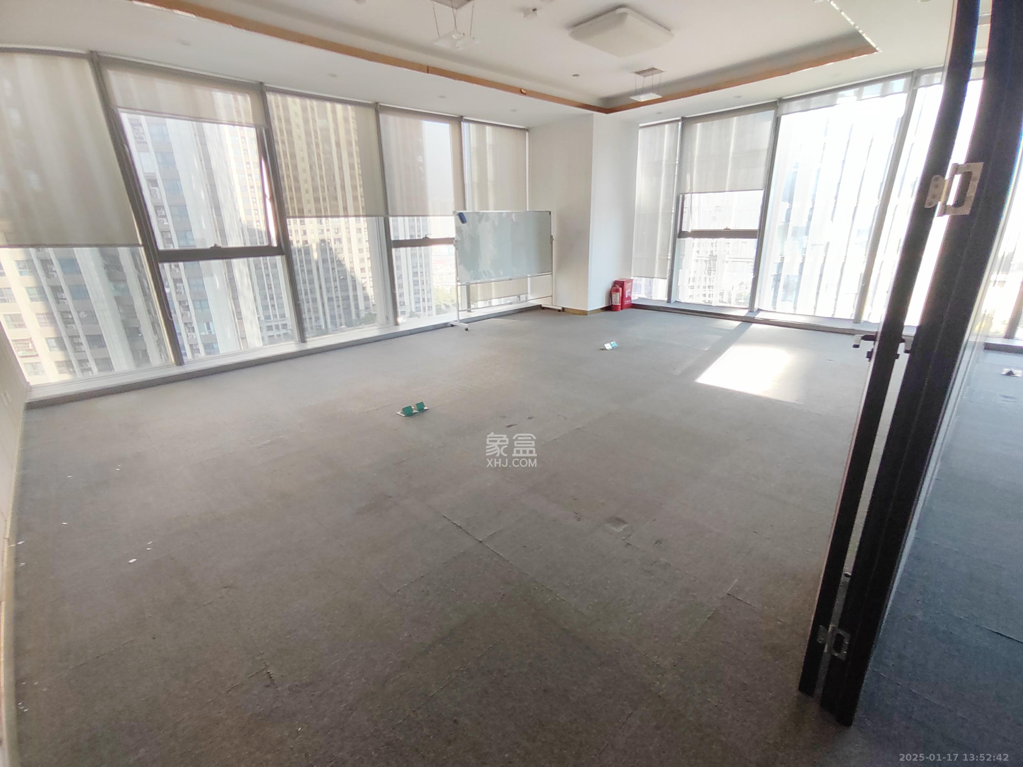 绿地中央广场 1室1厅1卫 39000.0元/月 绿地中央广场 1室1厅1卫 39000.0元/月室内图