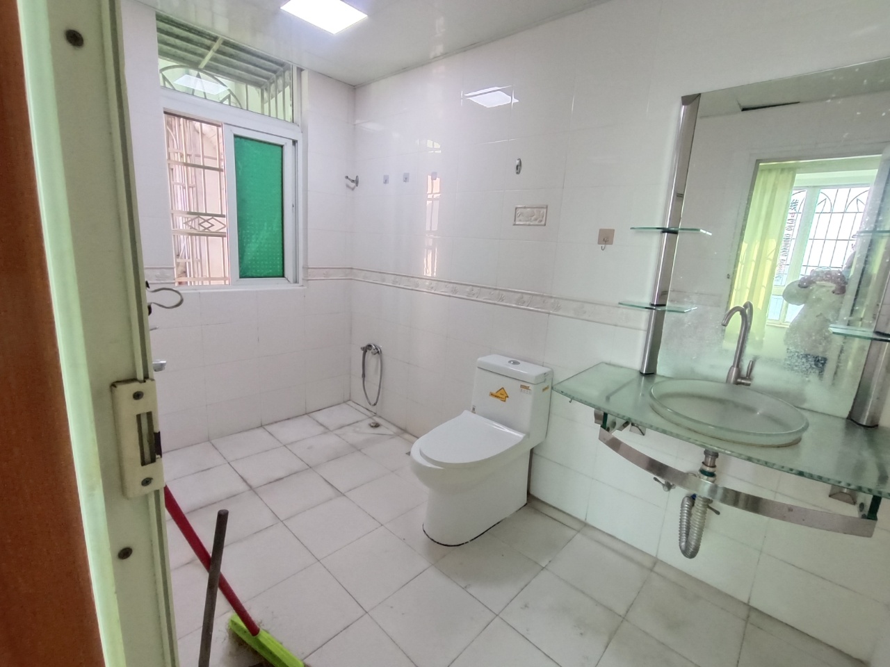 逸海楼 3室2厅1卫 2500.0元/月 逸海楼 3室2厅1卫 2500.0元/月室内图