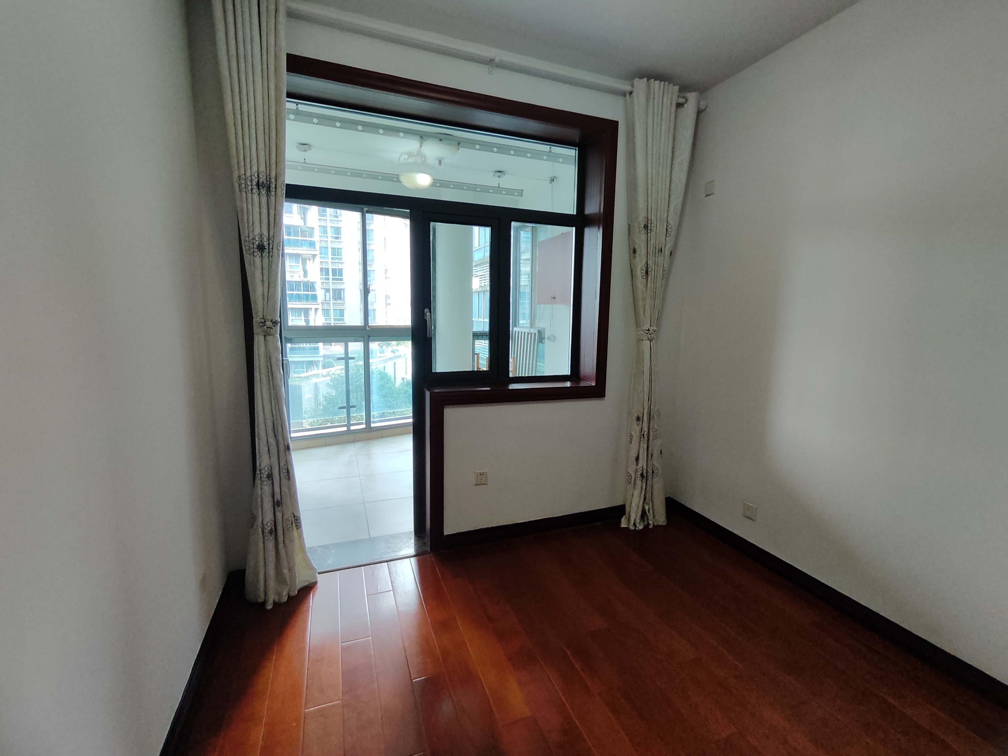 丽景滨江 5室2厅2卫 128.0万 丽景滨江 5室2厅2卫 128.0万室内图