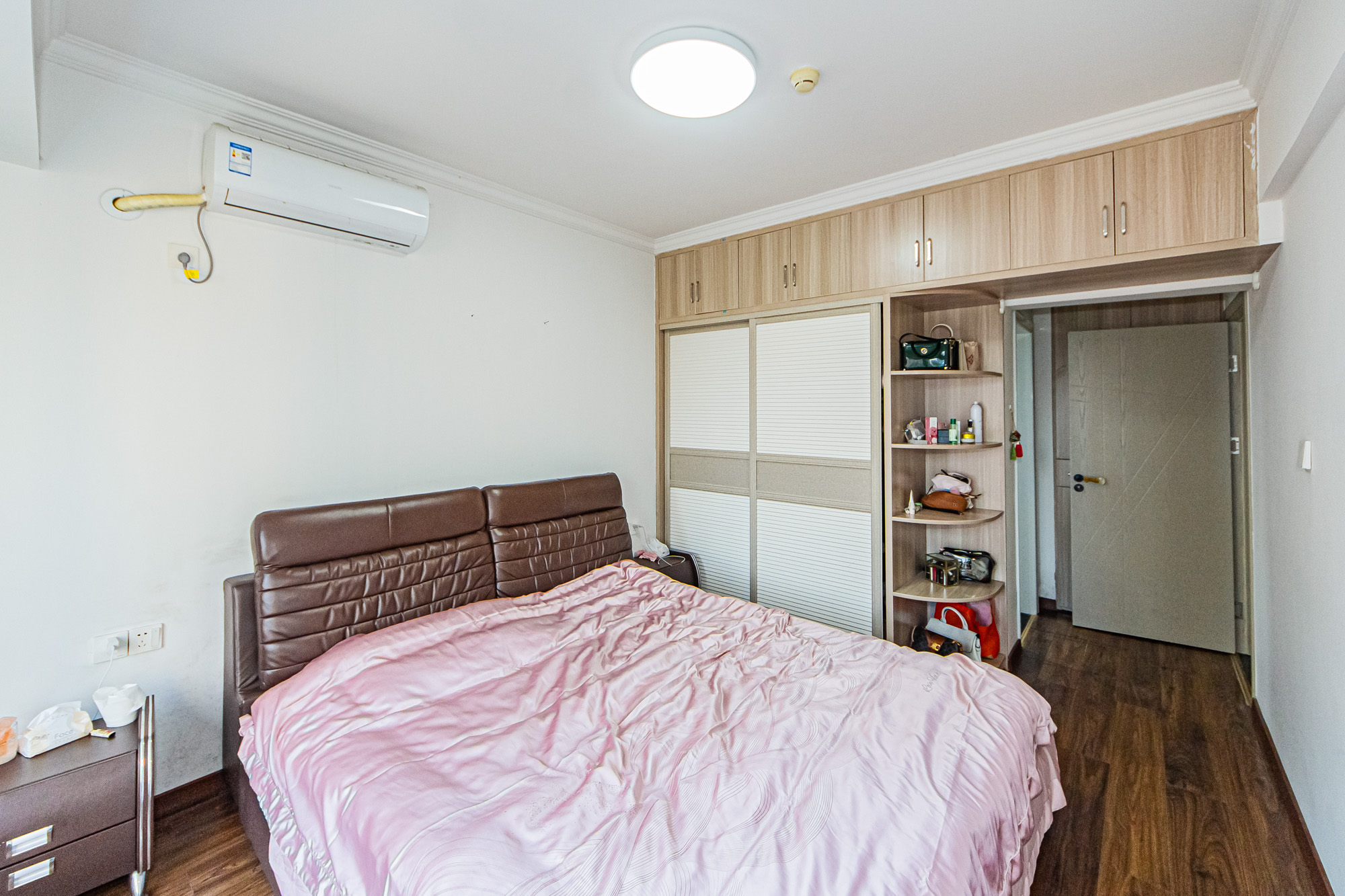 北辰三角洲E3区  3室2厅2卫    139.0万 北辰三角洲E3区  3室2厅2卫    139.0万卧室