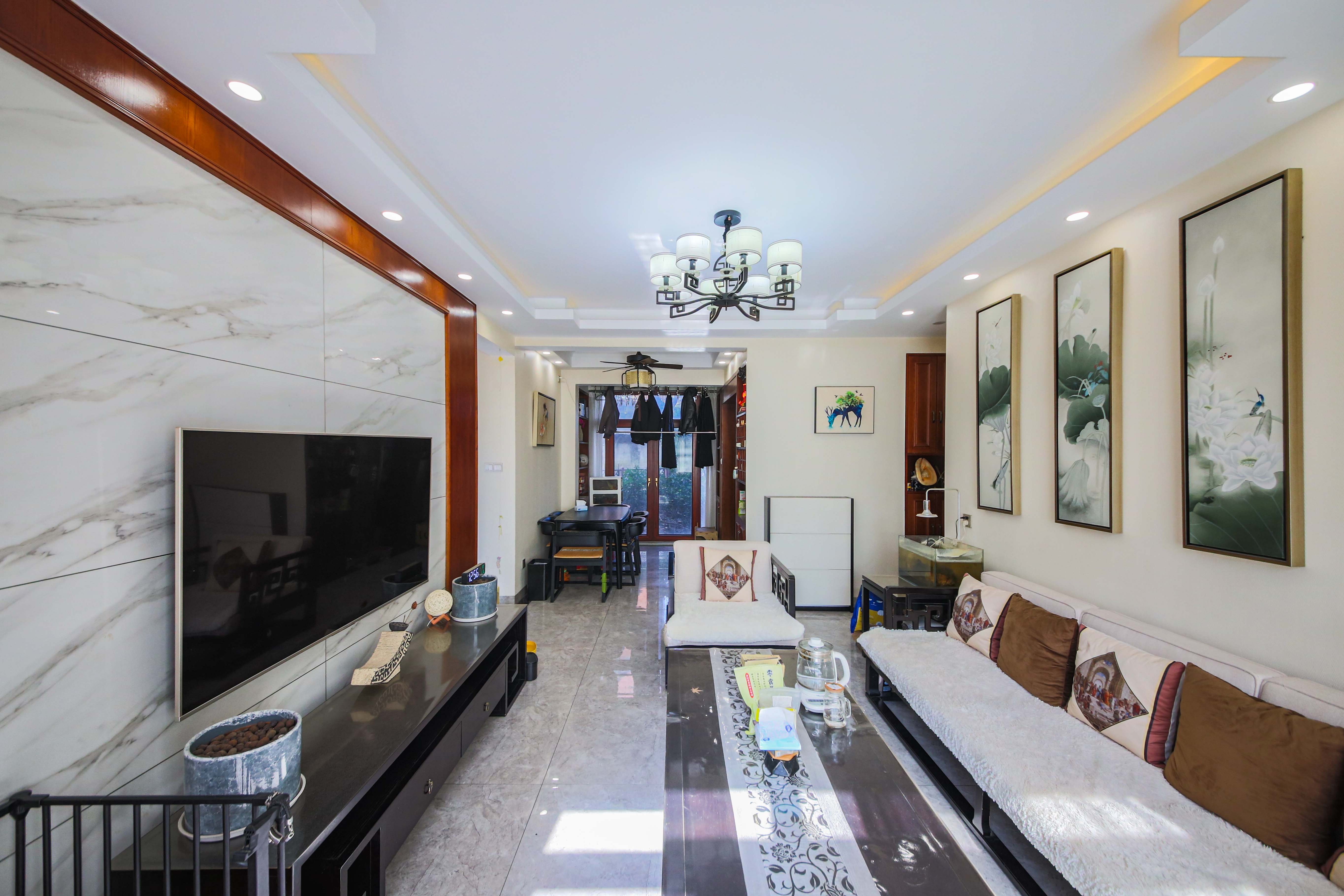 中建信和城  3室2厅2卫    140.0万 中建信和城  3室2厅2卫    140.0万客厅