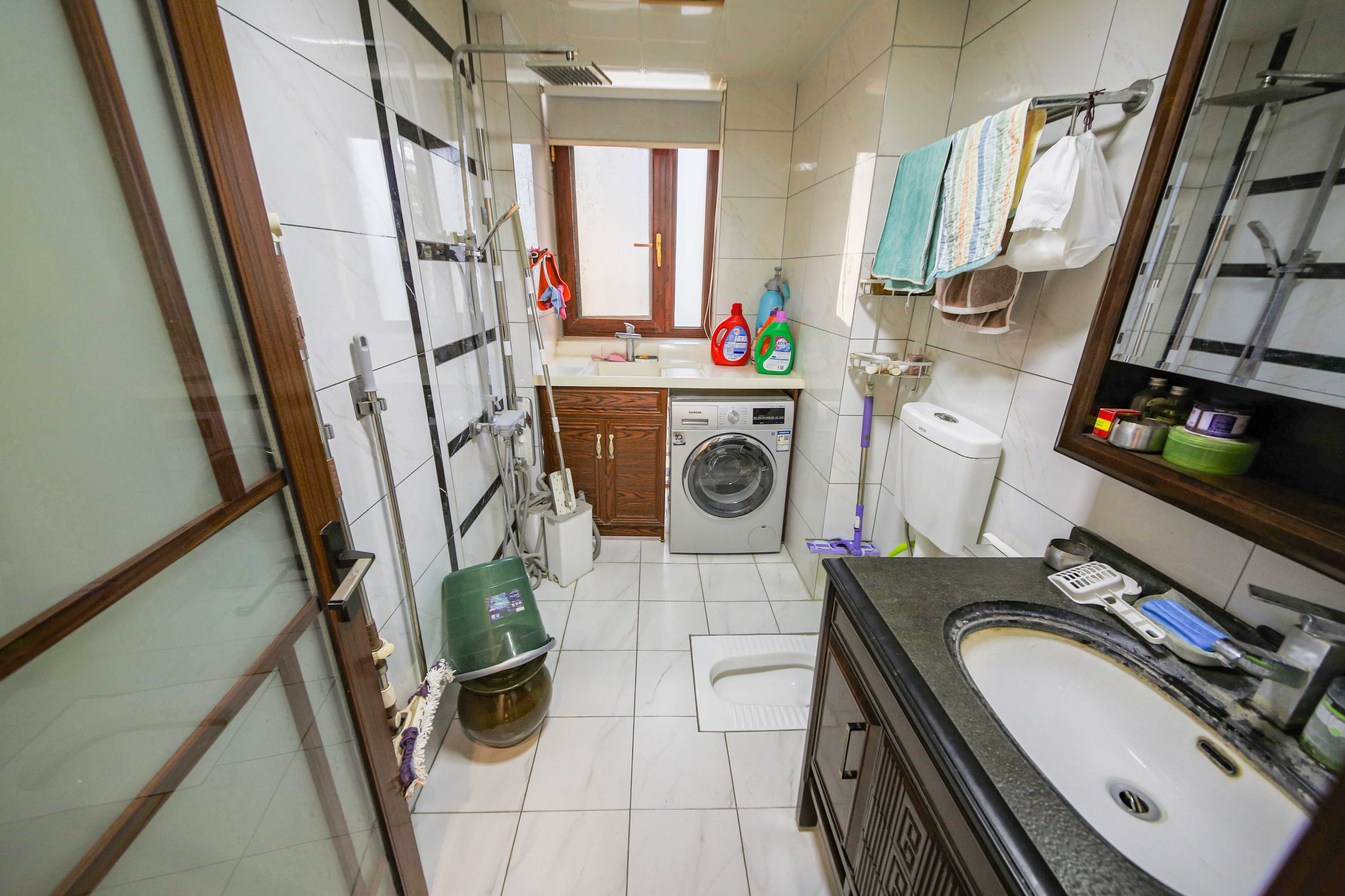 中建信和城  3室2厅2卫    140.0万 中建信和城  3室2厅2卫    140.0万卫生间