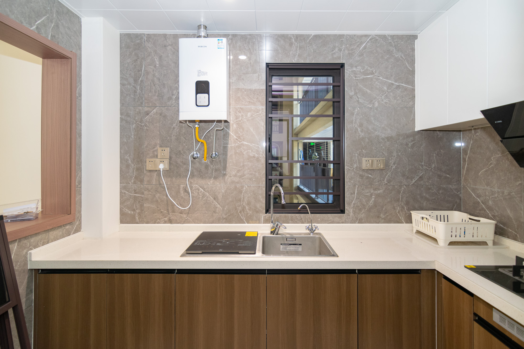 阳光城联利悦澜府  2室2厅1卫    120.0万 阳光城联利悦澜府  2室2厅1卫    120.0万厨房