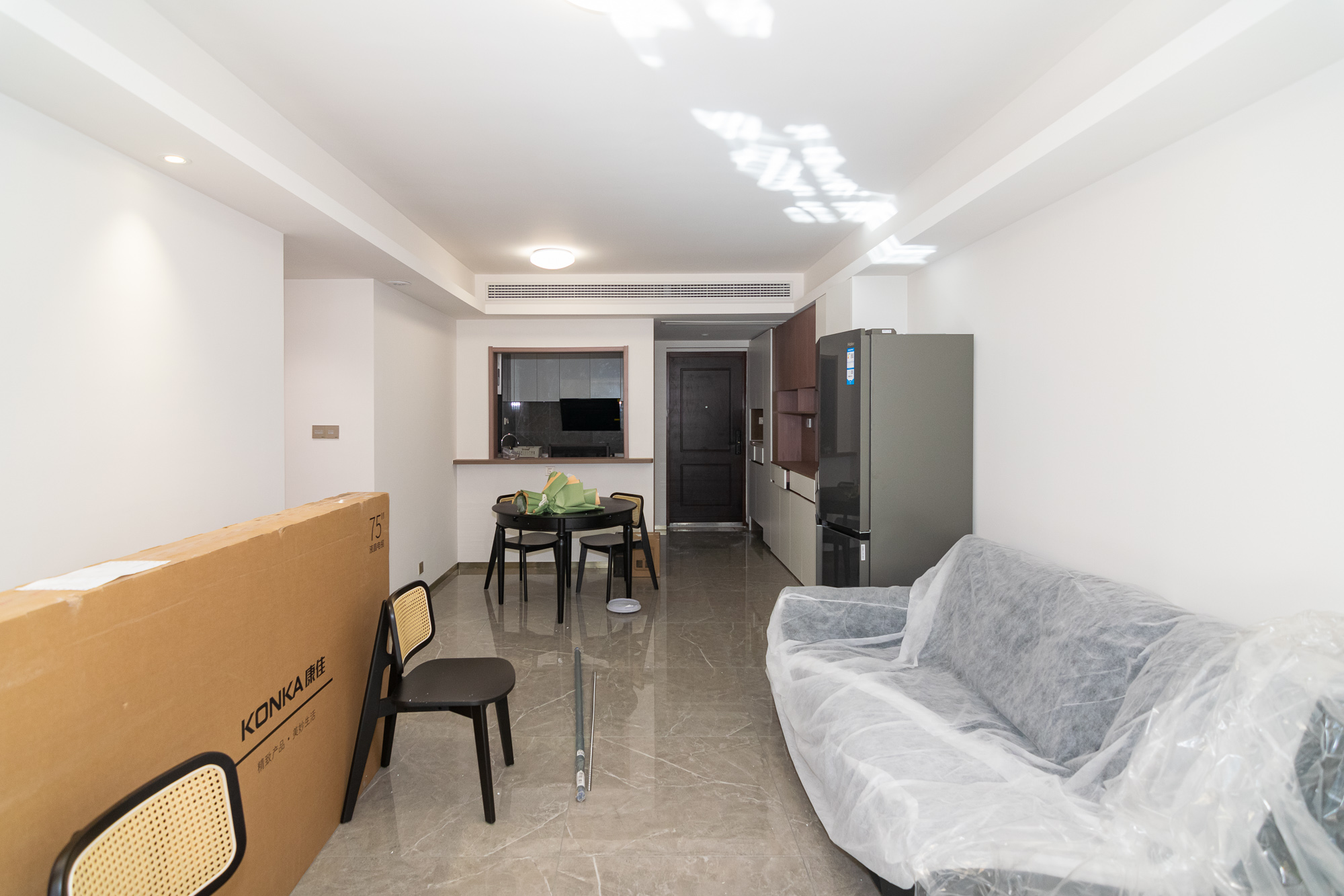 阳光城联利悦澜府  2室2厅1卫    120.0万 阳光城联利悦澜府  2室2厅1卫    120.0万客厅