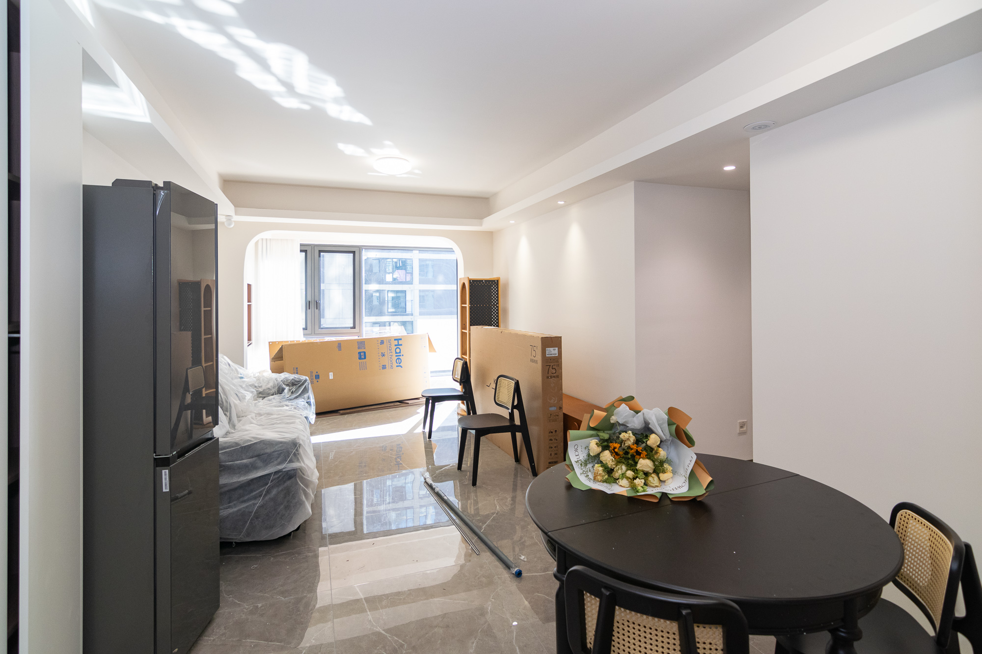 阳光城联利悦澜府  2室2厅1卫    120.0万 阳光城联利悦澜府  2室2厅1卫    120.0万客厅