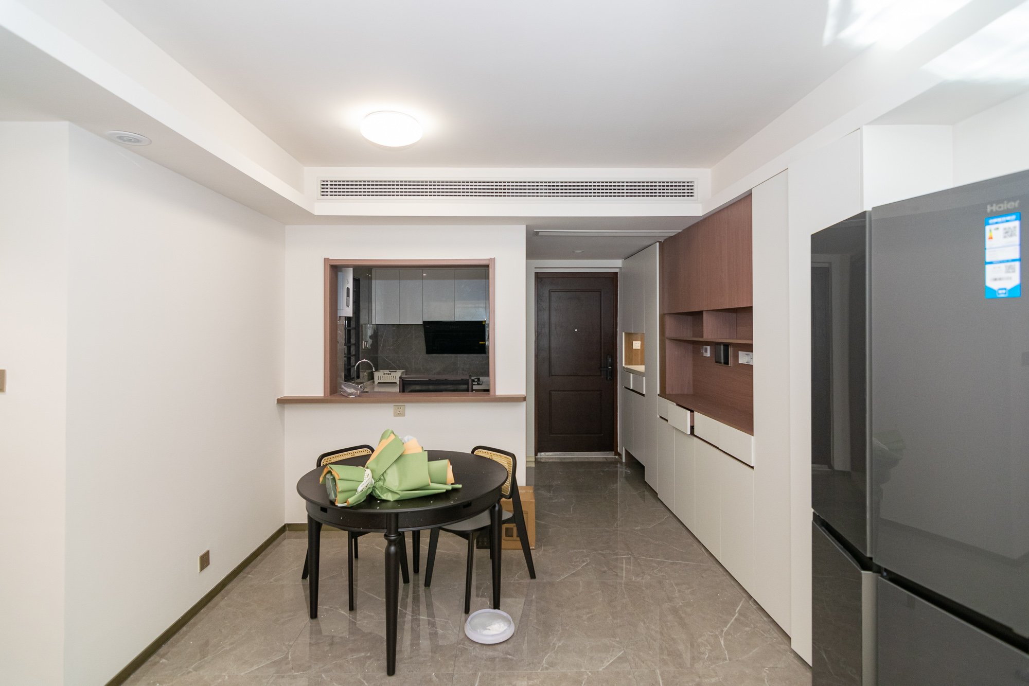 阳光城联利悦澜府  2室2厅1卫    120.0万 阳光城联利悦澜府  2室2厅1卫    120.0万客厅