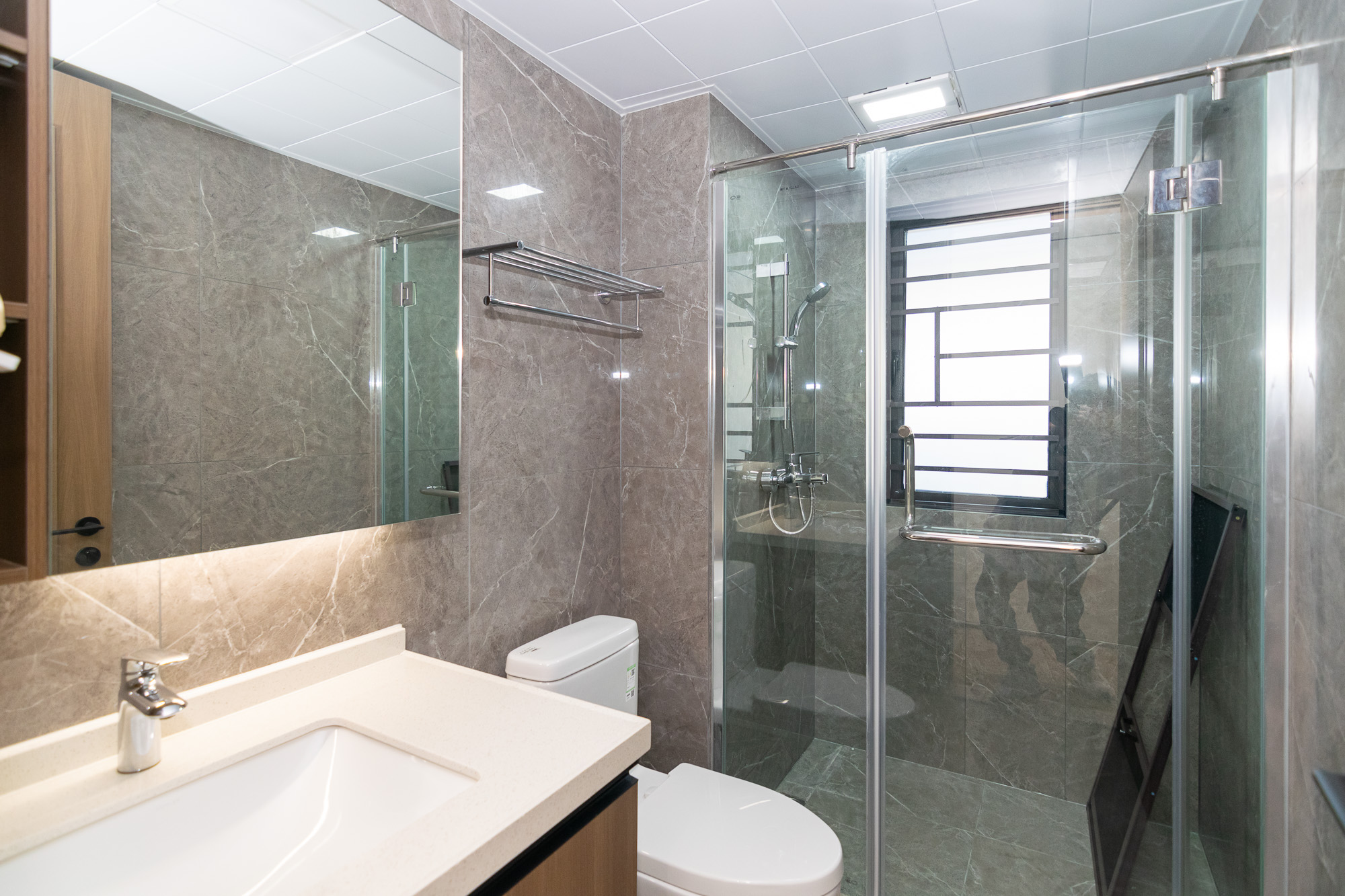 阳光城联利悦澜府  2室2厅1卫    120.0万 阳光城联利悦澜府  2室2厅1卫    120.0万卫生间