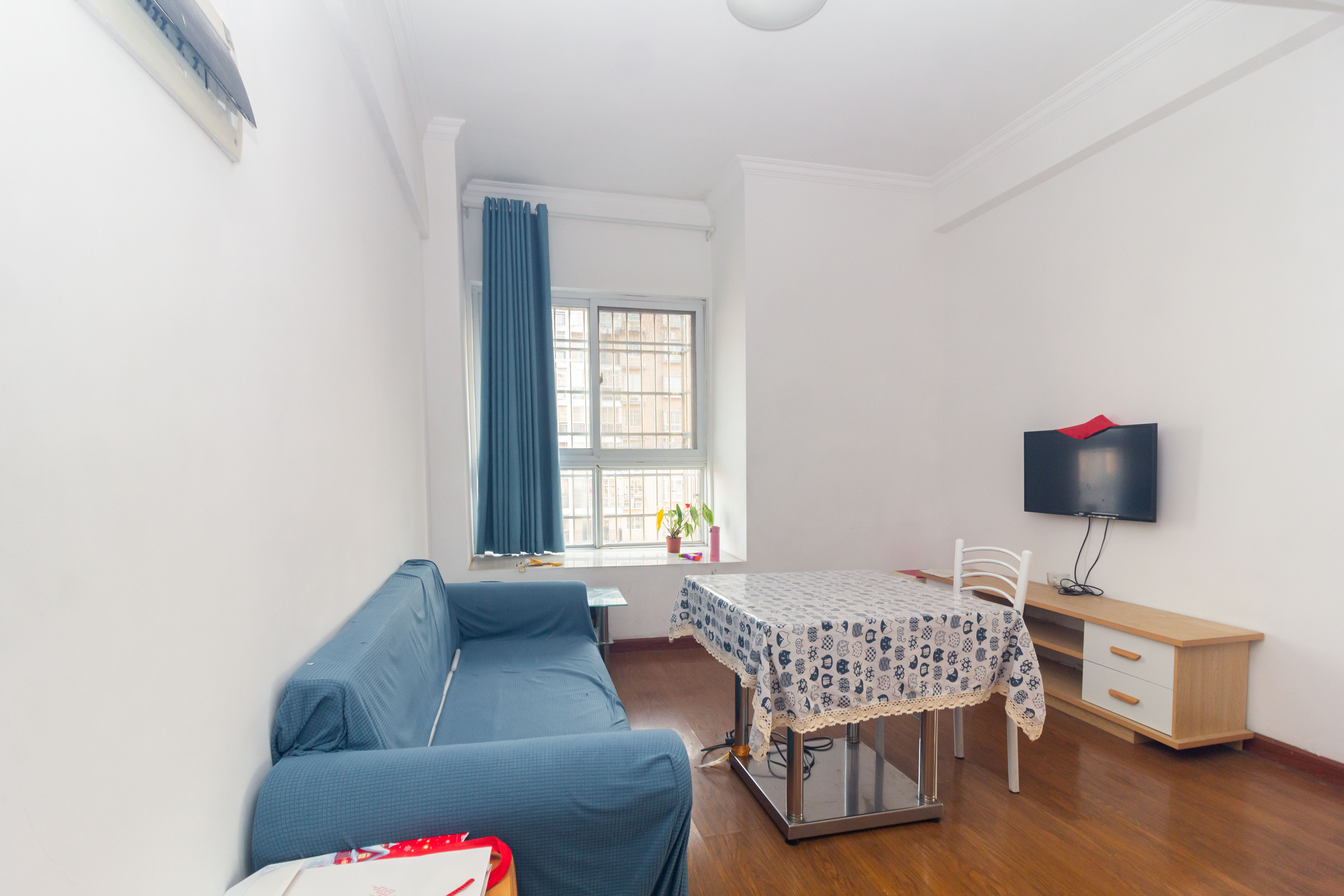 光明城市(星辰青年城) 2室1厅1卫 24.0万 光明城市(星辰青年城) 2室1厅1卫 24.0万客厅