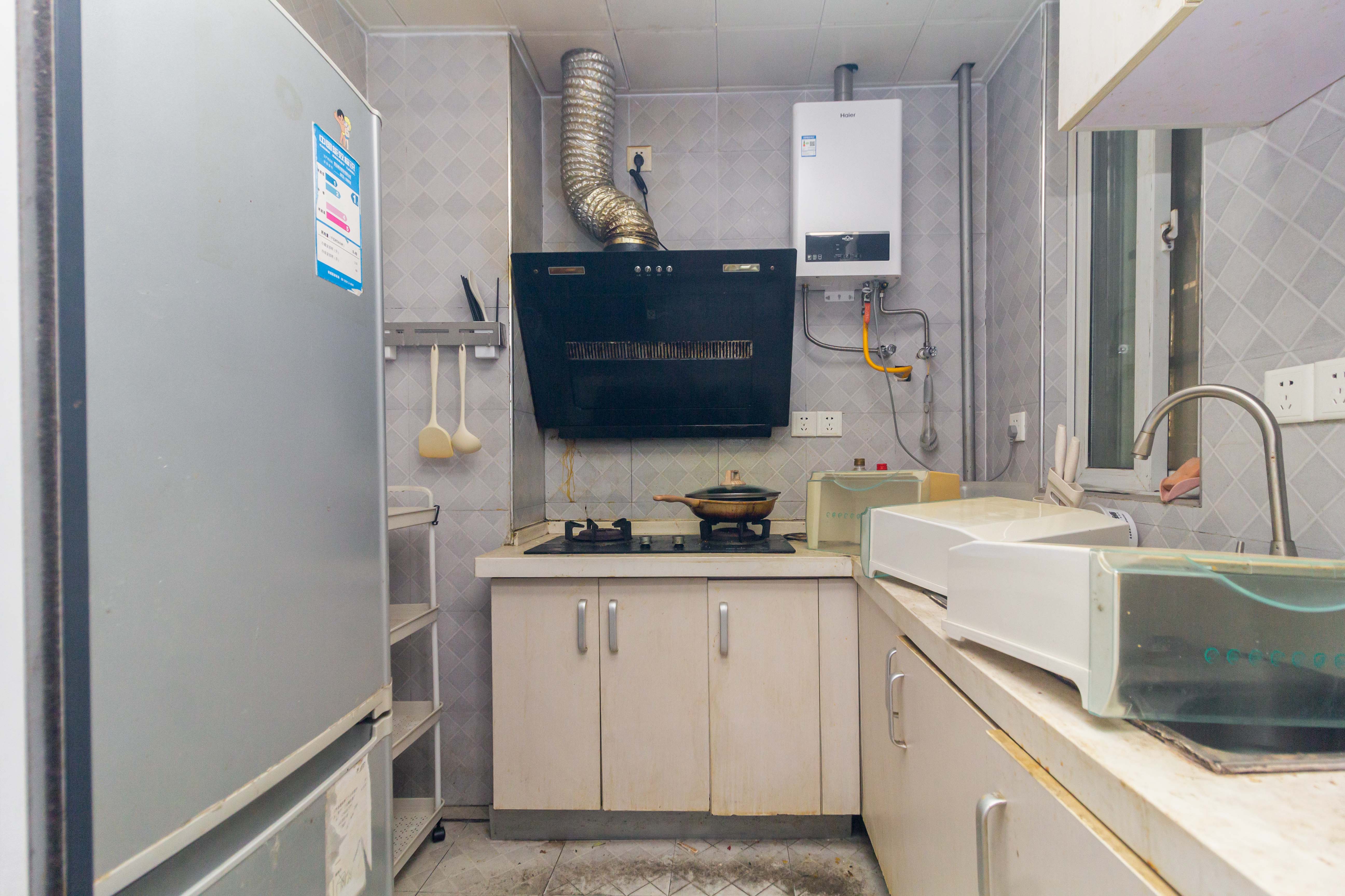 光明城市(星辰青年城) 2室1厅1卫 24.0万 光明城市(星辰青年城) 2室1厅1卫 24.0万厨房