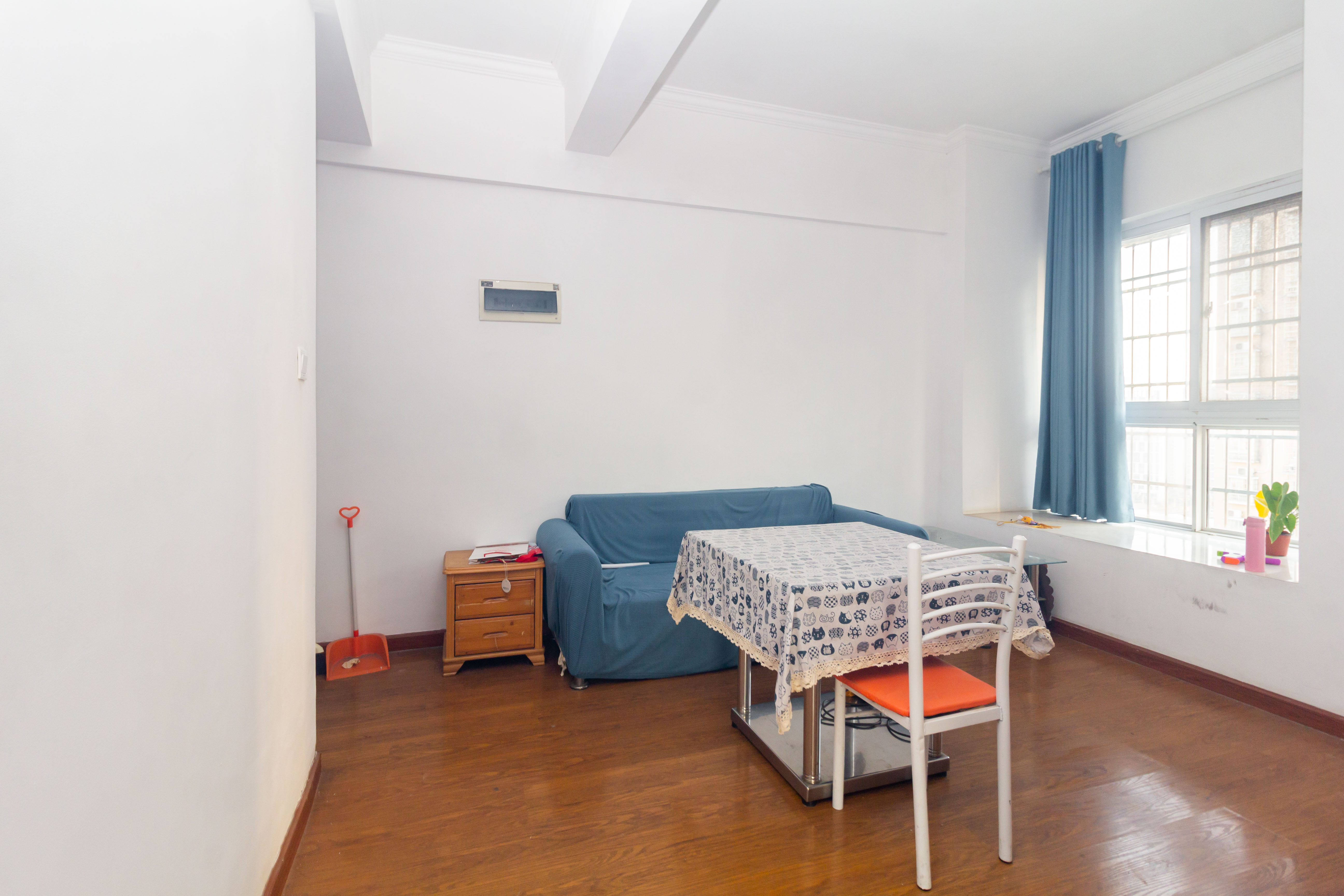 光明城市(星辰青年城) 2室1厅1卫 24.0万 光明城市(星辰青年城) 2室1厅1卫 24.0万客厅