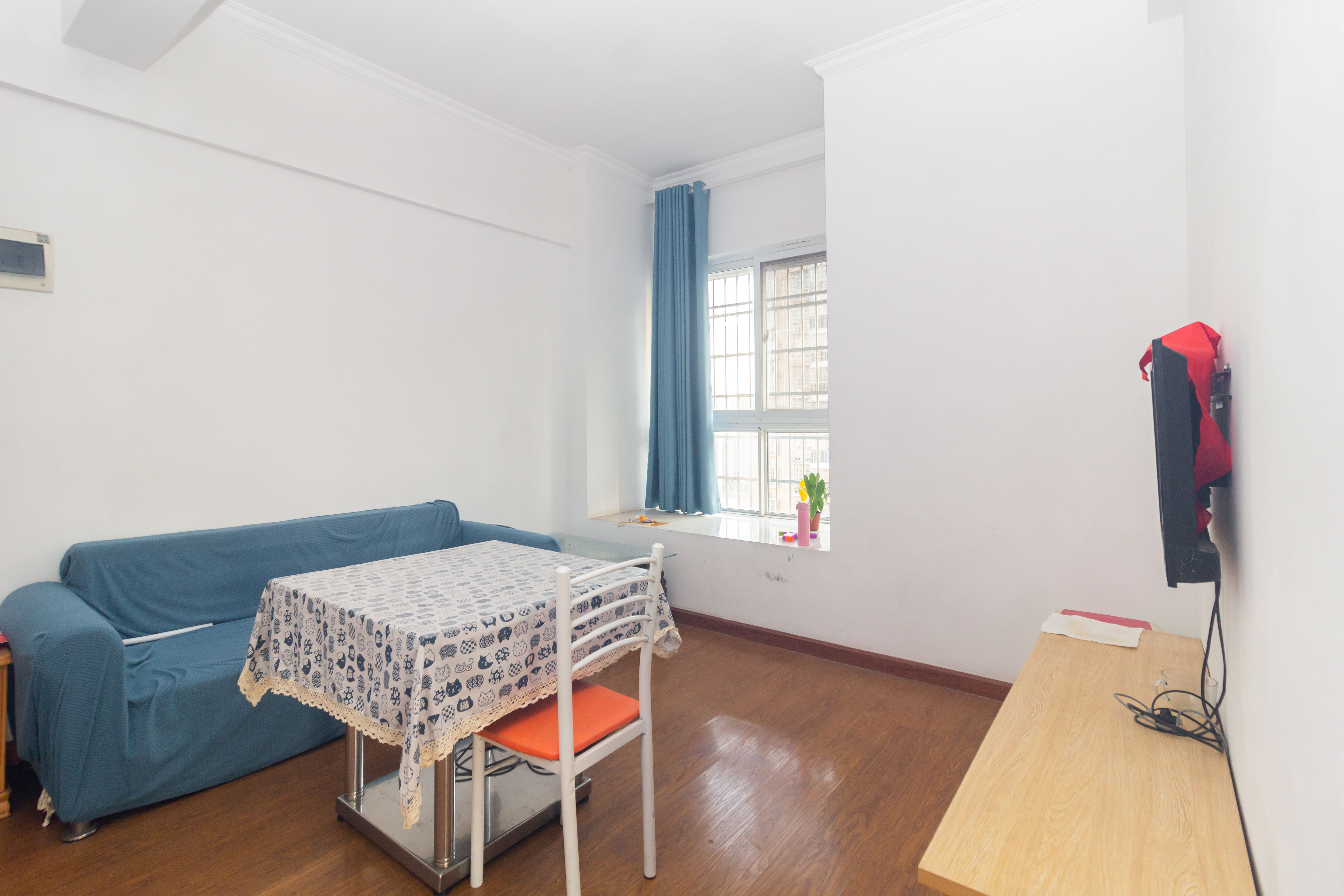 光明城市(星辰青年城) 2室1厅1卫 24.0万 光明城市(星辰青年城) 2室1厅1卫 24.0万客厅