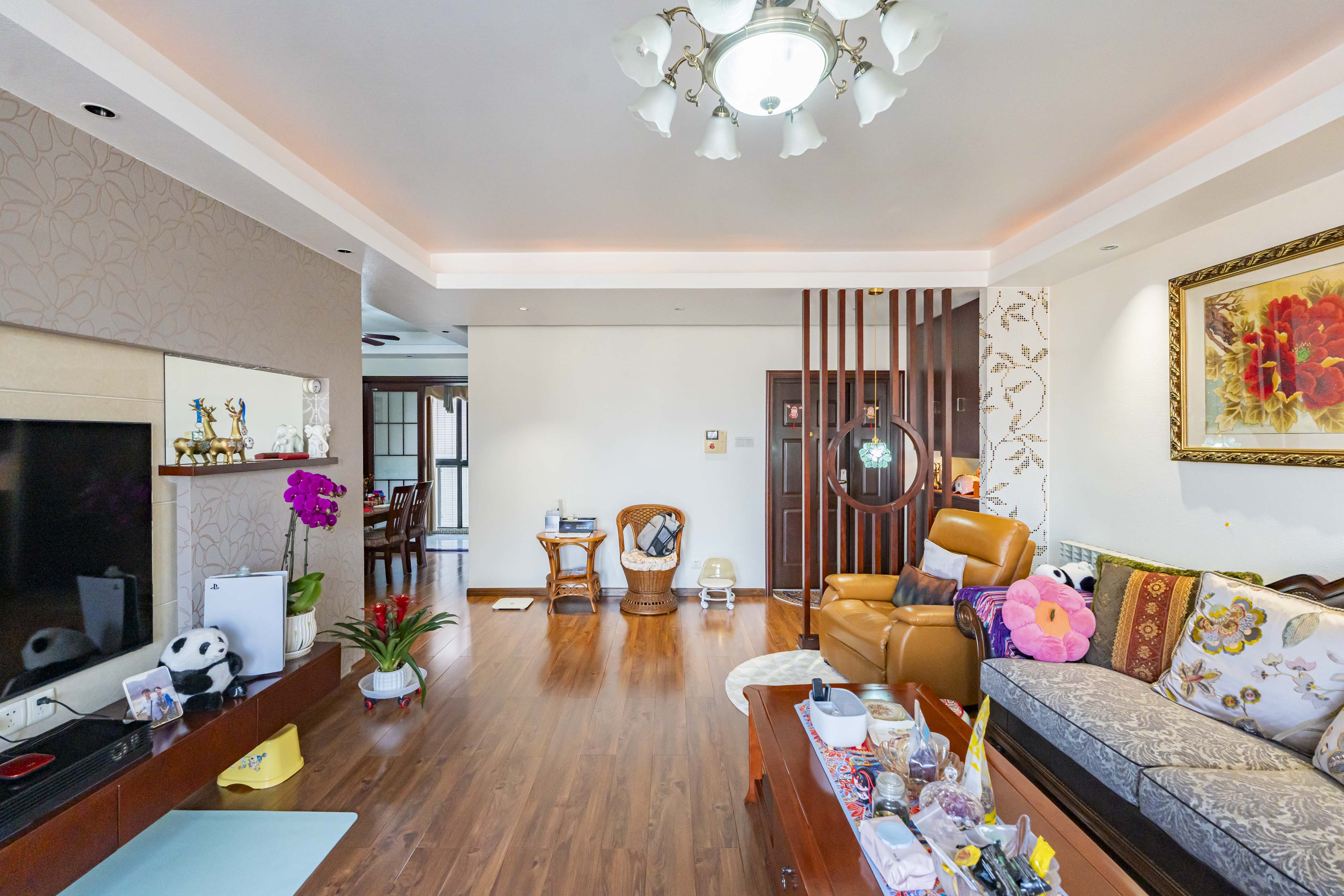 香樟雅郡  4室2厅2卫    155.0万 香樟雅郡  4室2厅2卫    155.0万客厅