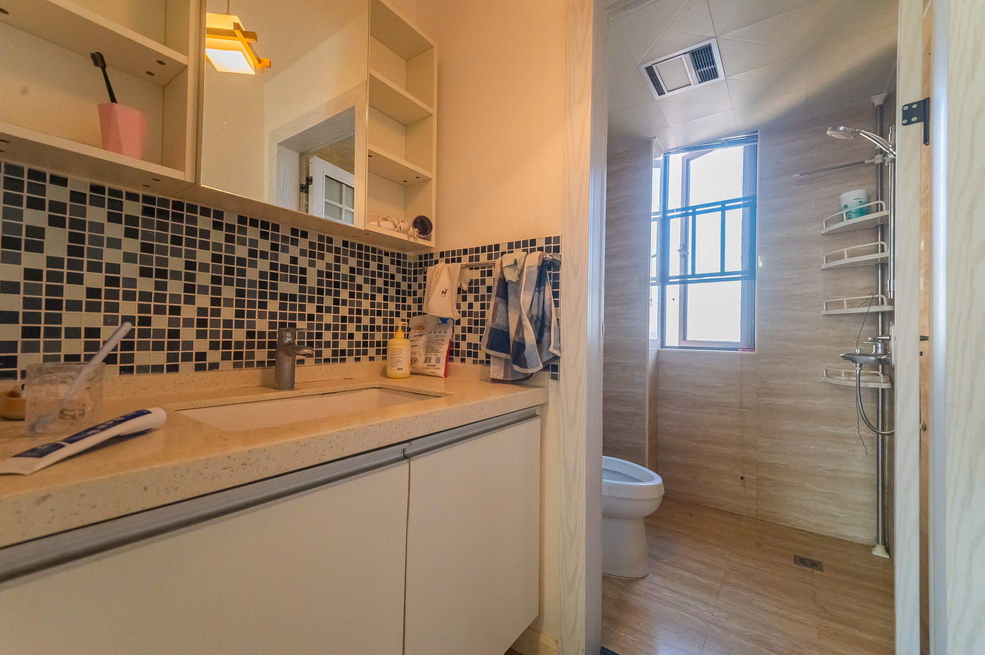 华润置地广场一期 1室1厅1卫 76.8万 华润置地广场一期 1室1厅1卫 76.8万卫生间