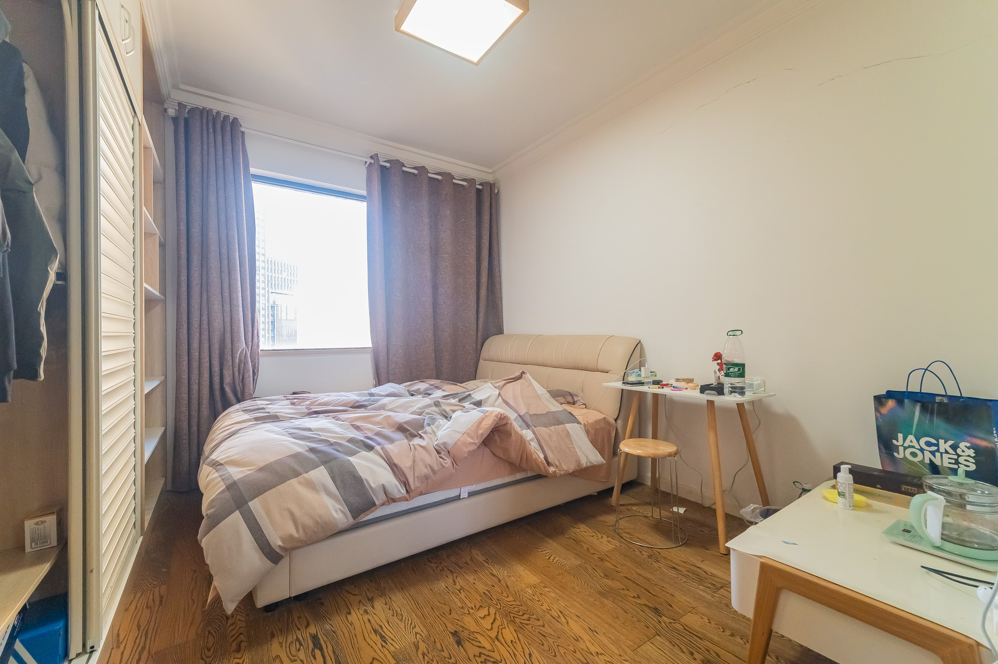 华润置地广场一期 1室1厅1卫 76.8万 华润置地广场一期 1室1厅1卫 76.8万卧室