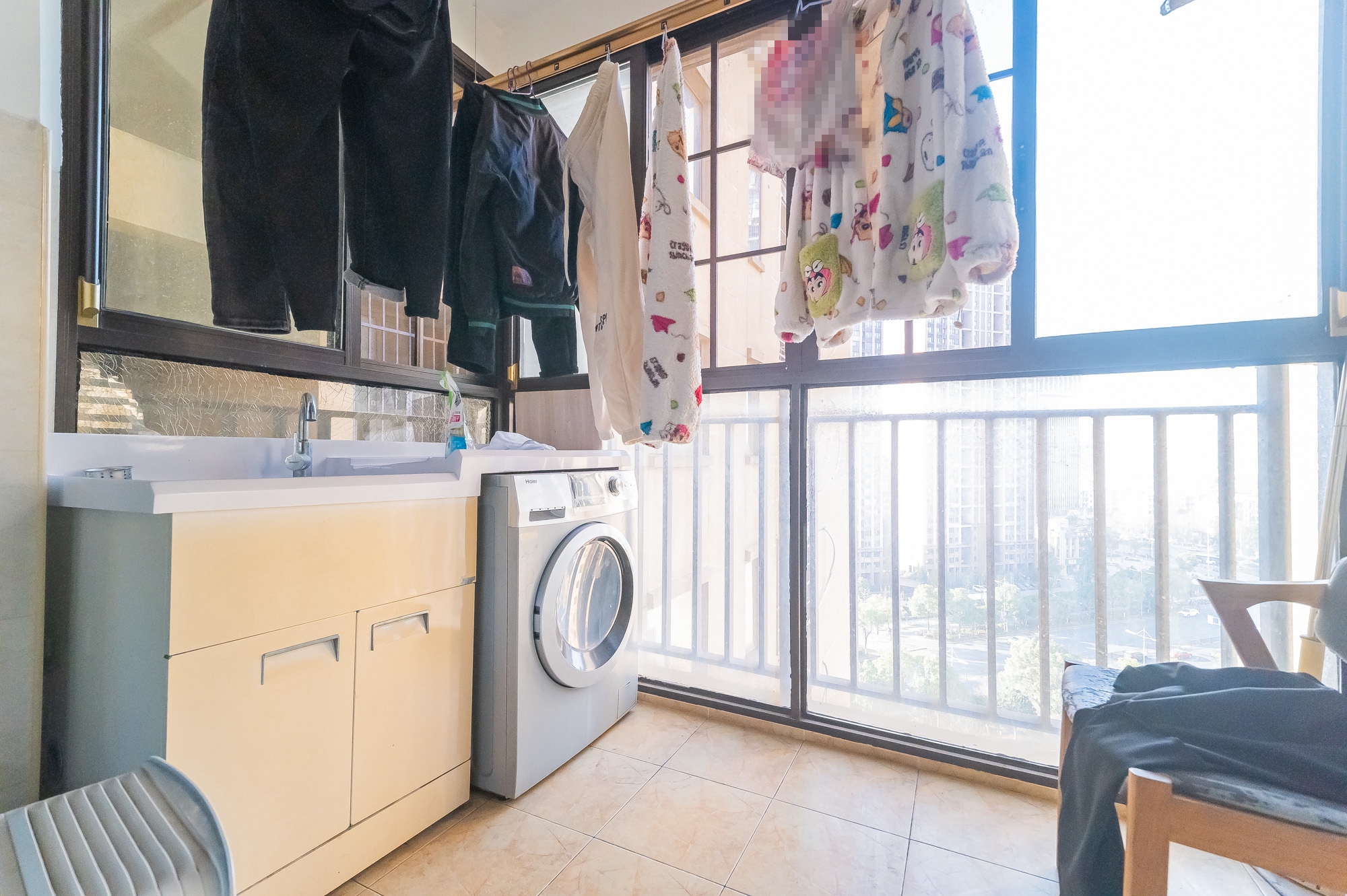 华润置地广场一期 1室1厅1卫 76.8万 华润置地广场一期 1室1厅1卫 76.8万阳台