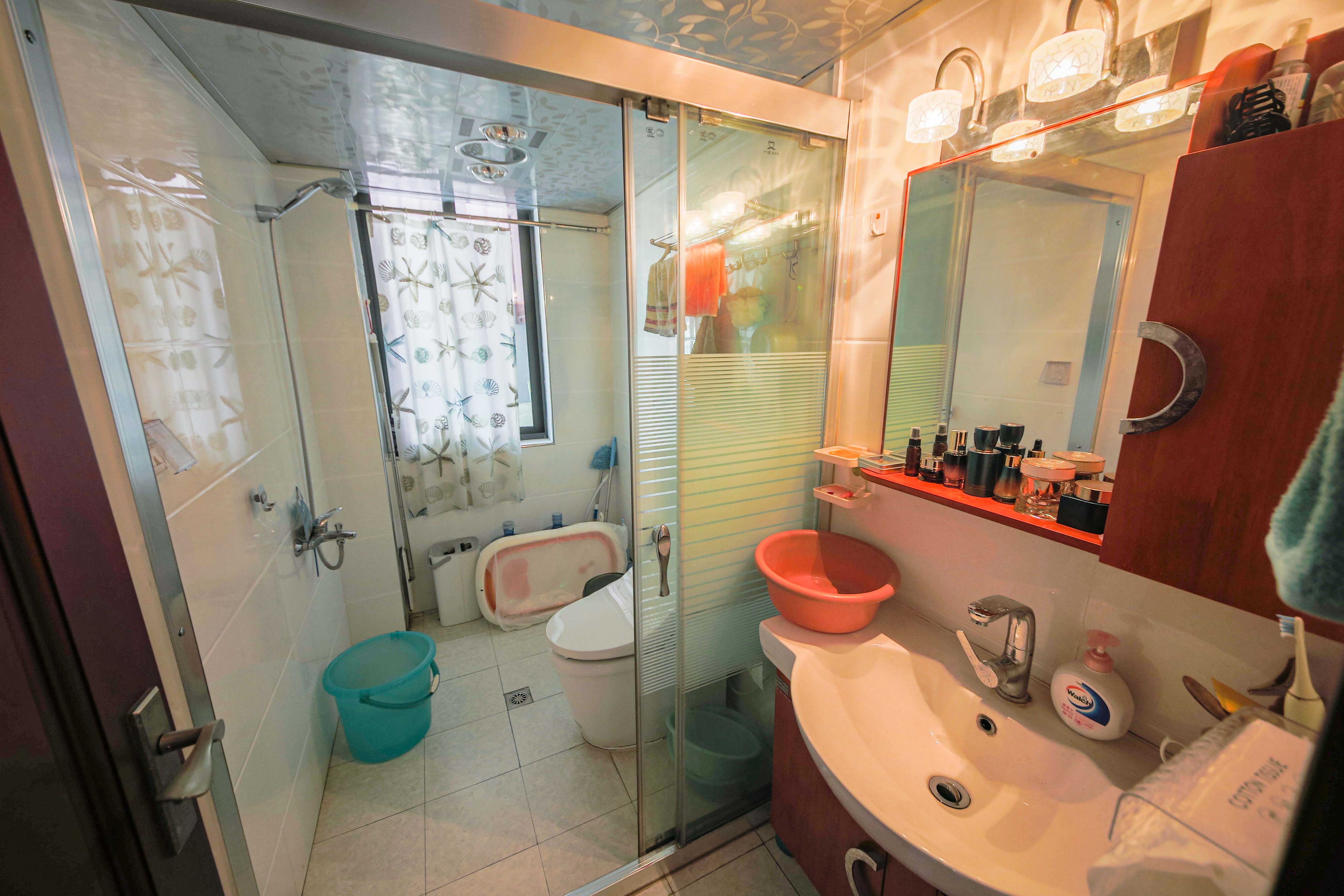 博林金谷  3室2厅2卫    145.0万卫生间