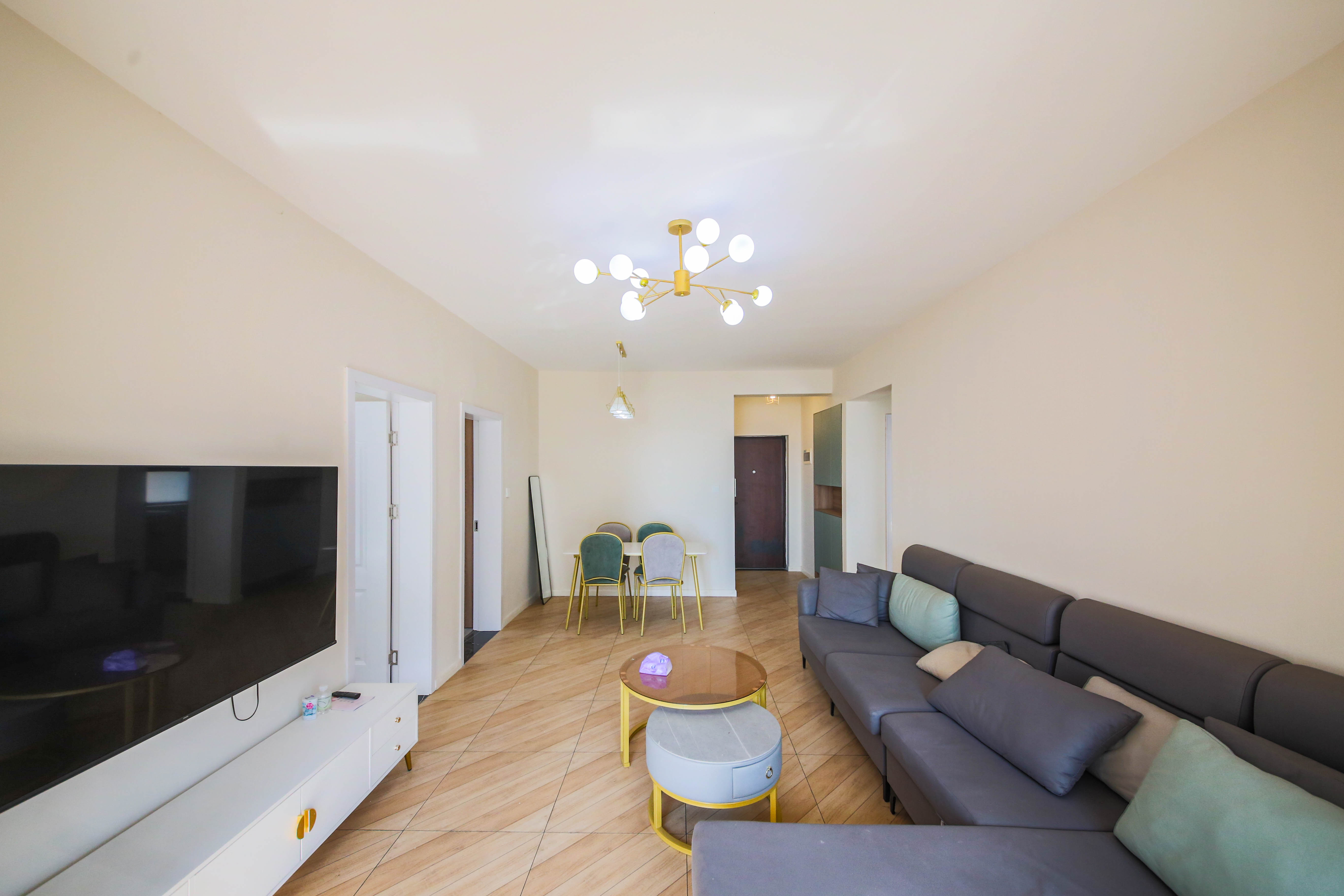 湘江雅颂居 3室2厅1卫 108.0万 湘江雅颂居 3室2厅1卫 108.0万客厅