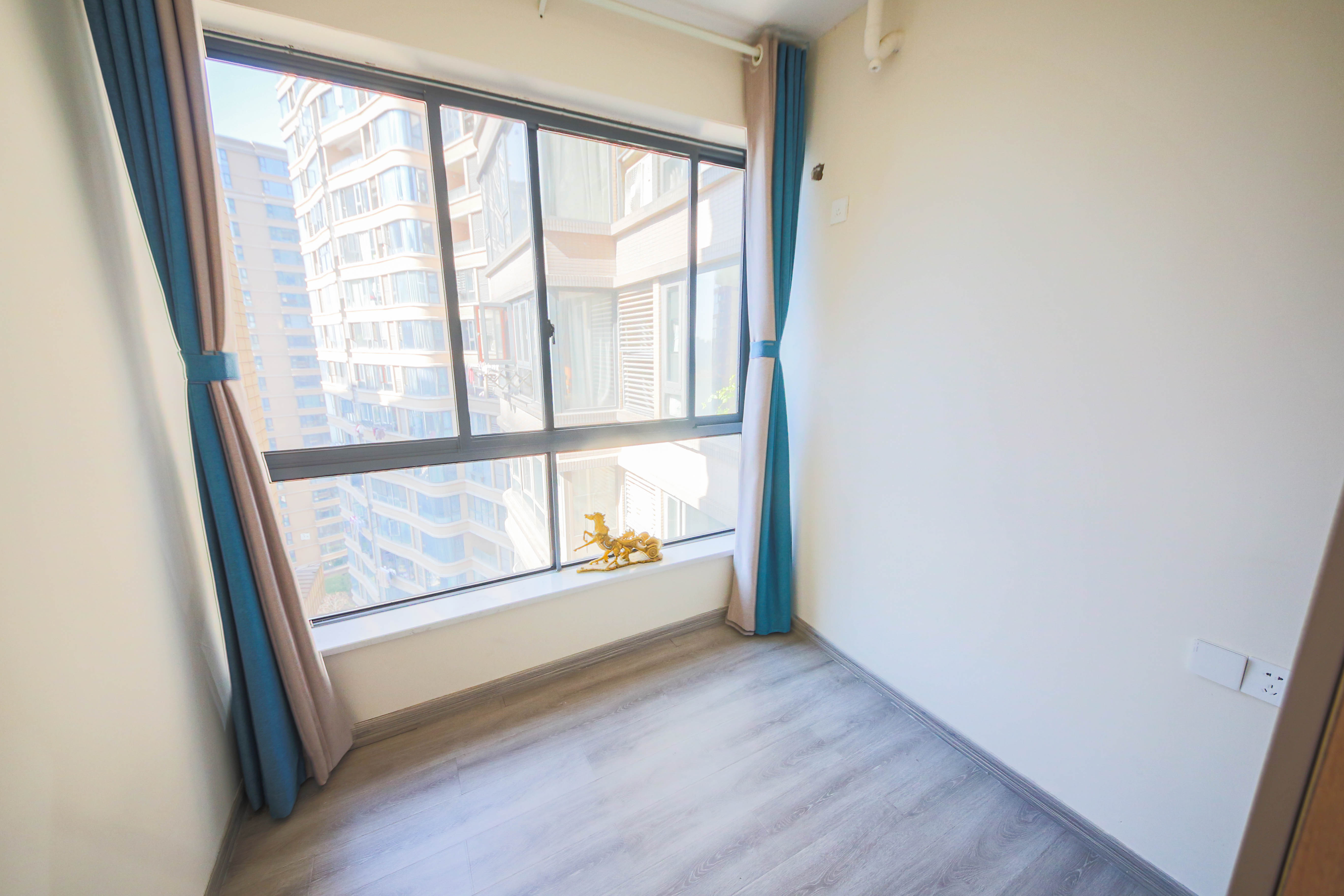 湘江雅颂居 3室2厅1卫 108.0万 湘江雅颂居 3室2厅1卫 108.0万阳台