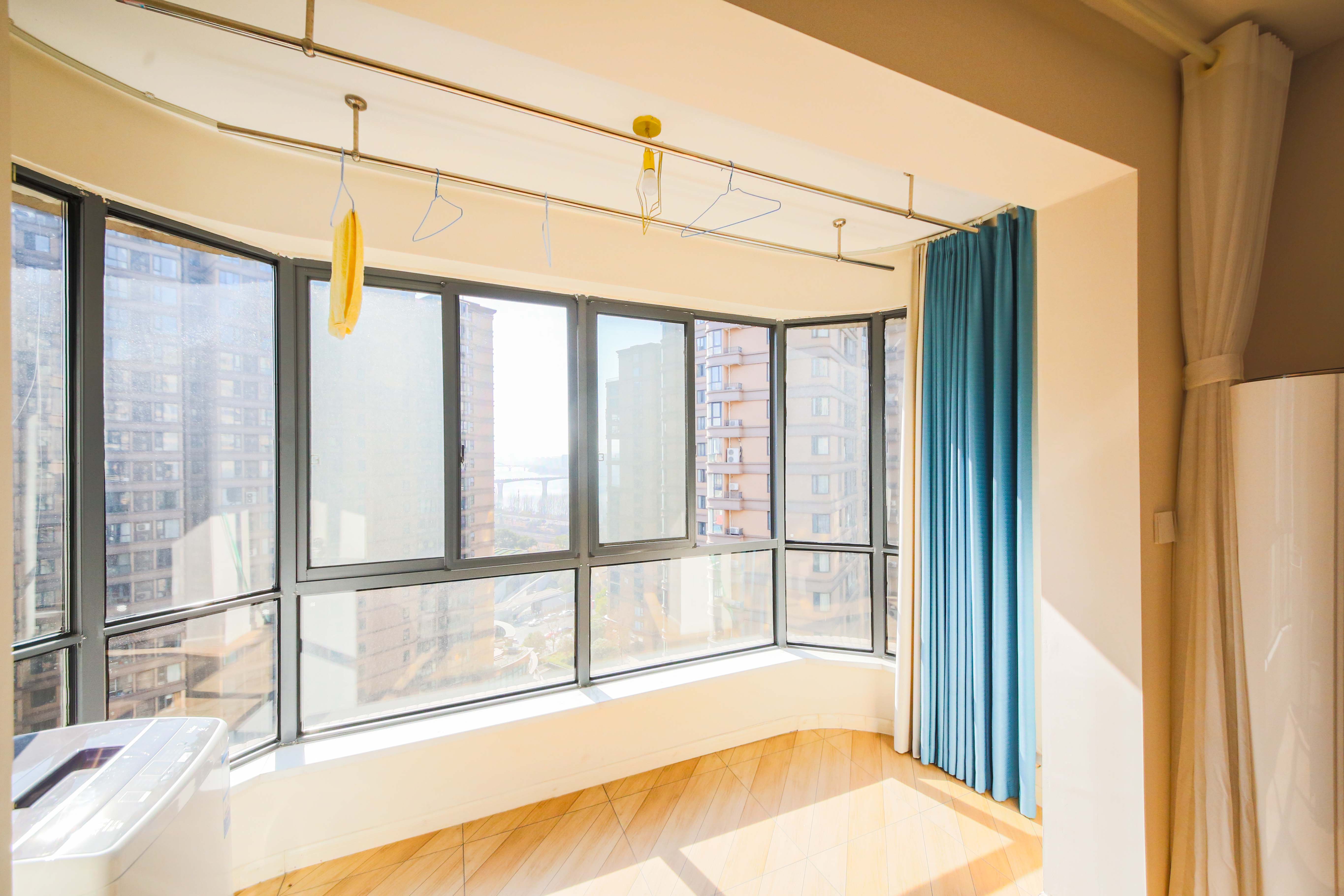 湘江雅颂居 3室2厅1卫 108.0万 湘江雅颂居 3室2厅1卫 108.0万阳台