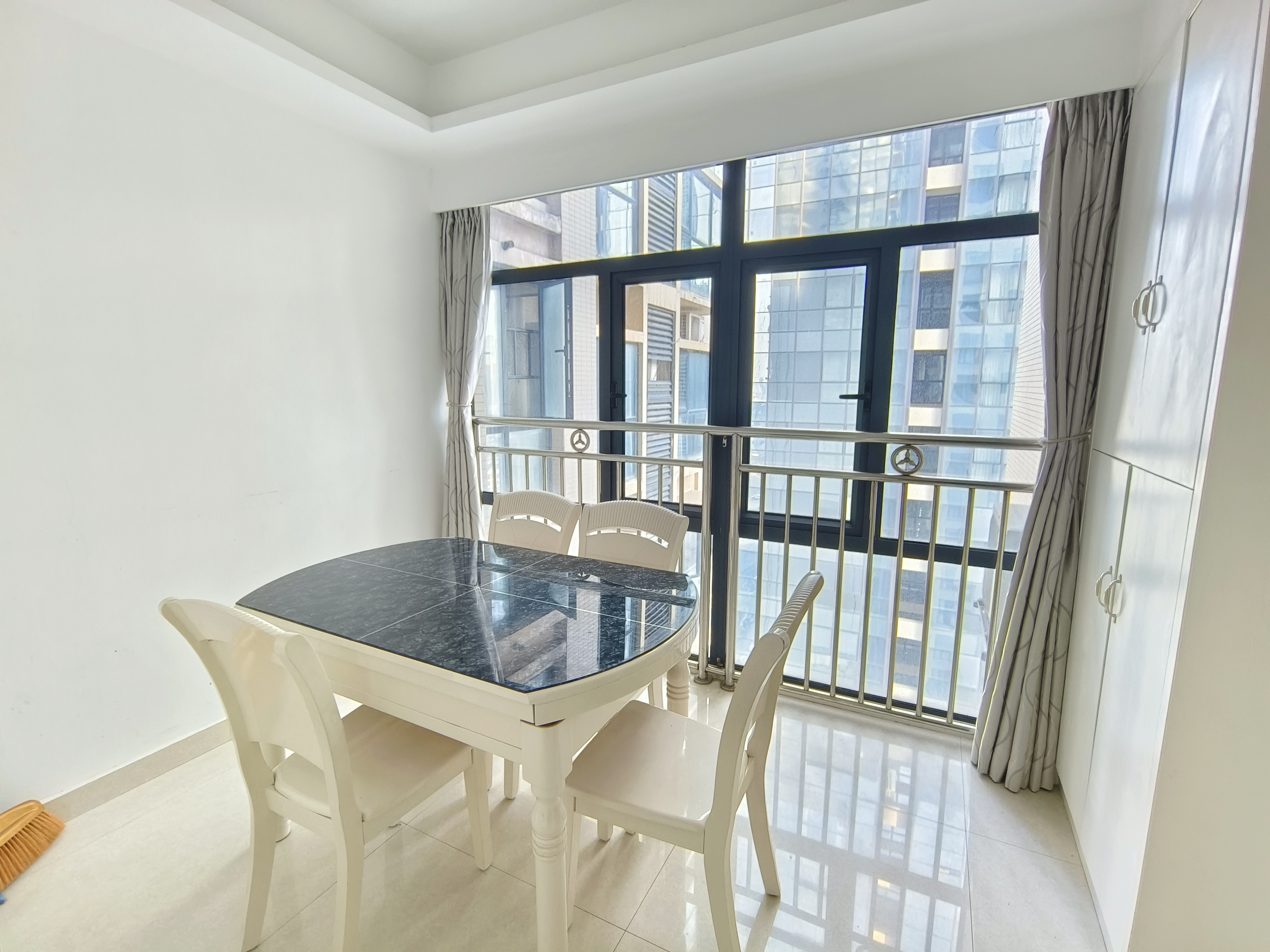 新邦壹品 3室2厅2卫 2200.0元/月 新邦壹品 3室2厅2卫 2200.0元/月室内图