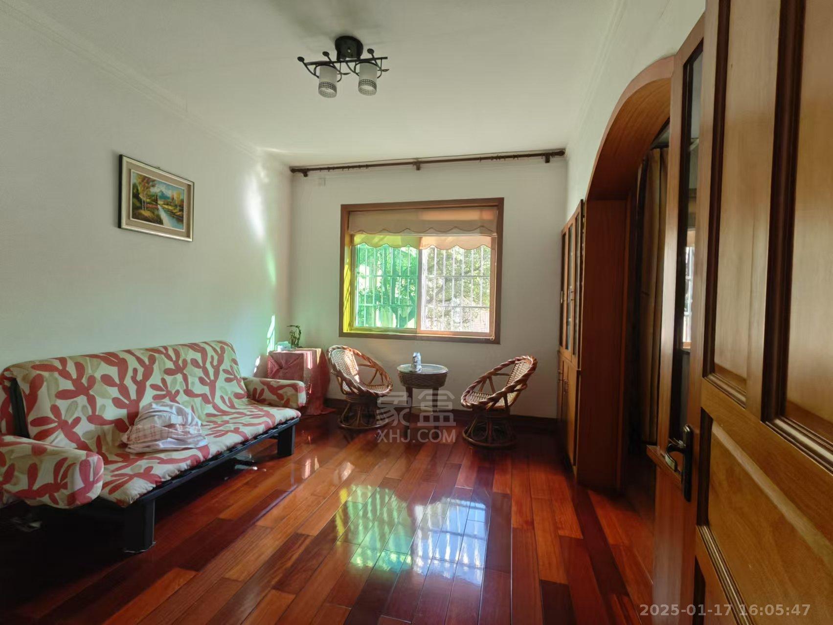 新华书店宿舍 4室2厅2卫 1600.0元/月 新华书店宿舍 4室2厅2卫 1600.0元/月室内图