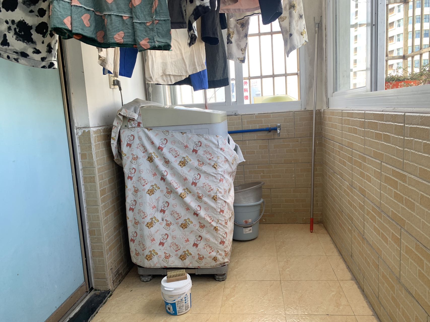 龙华商城  3室2厅1卫    130.0万 龙华商城  3室2厅1卫    130.0万室内图