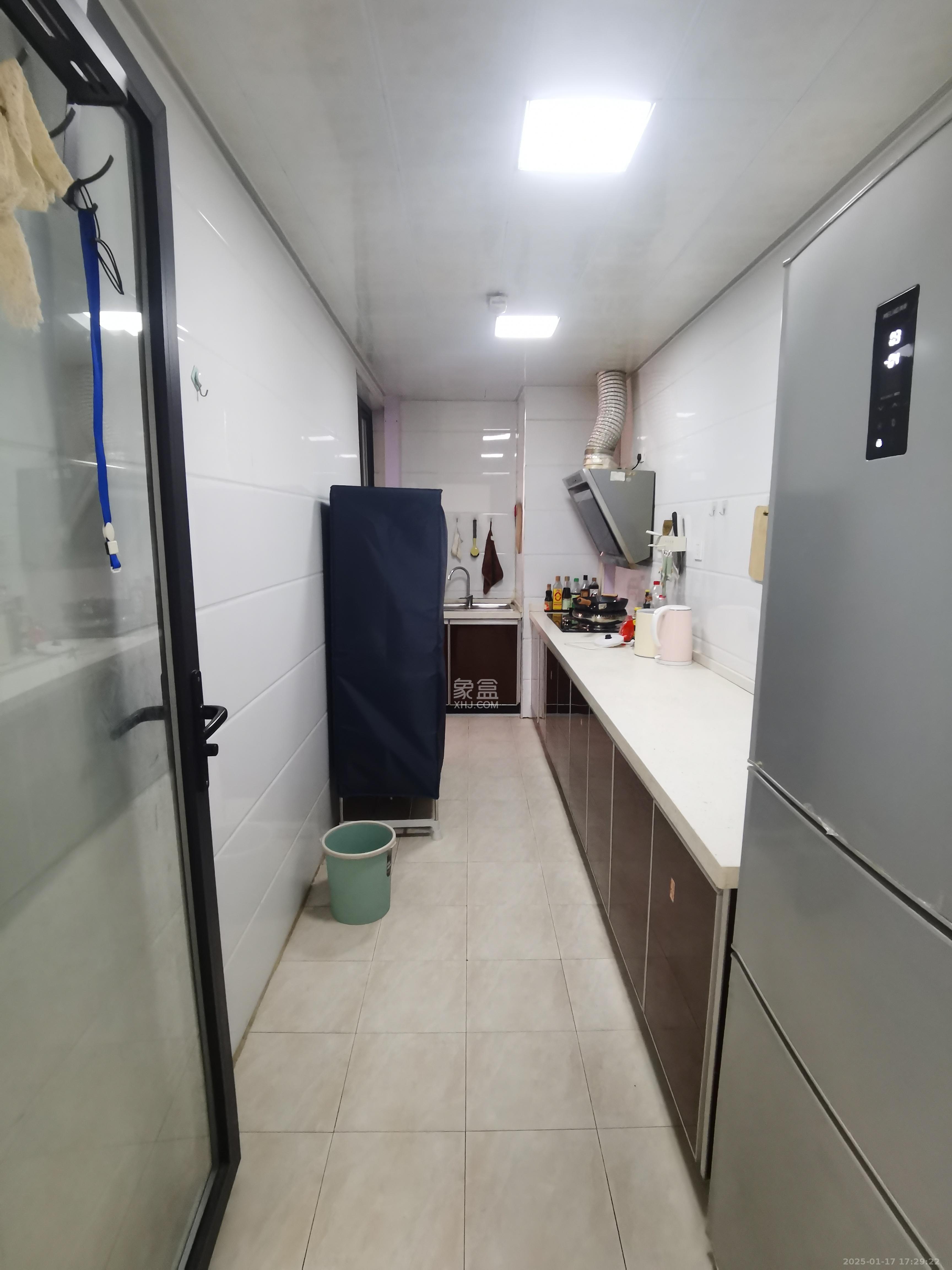 三一街区  2室2厅1卫   1700.00元/月室内图
