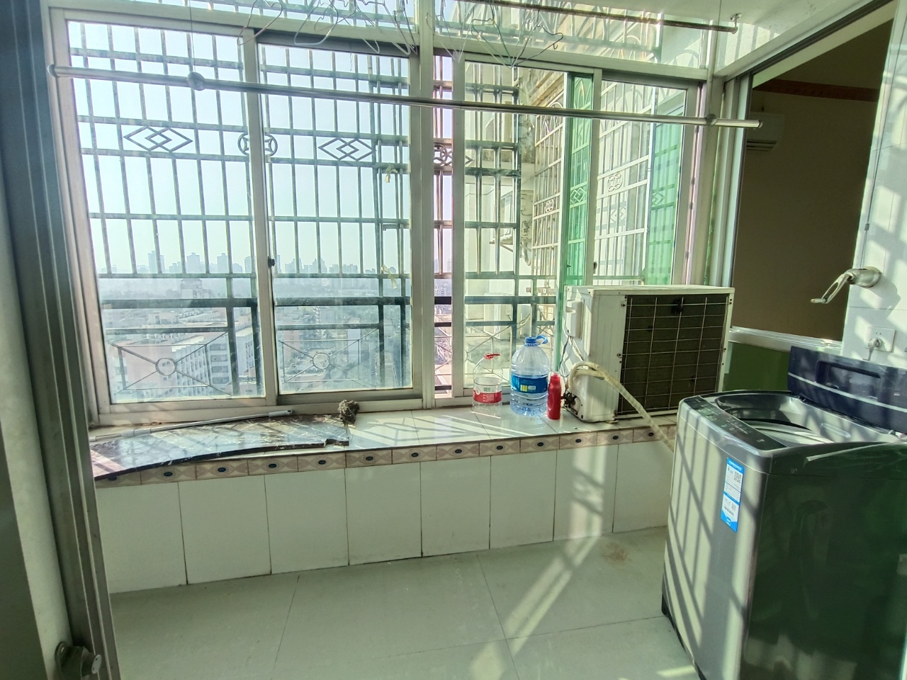 逸海楼 3室2厅1卫 2500.0元/月 逸海楼 3室2厅1卫 2500.0元/月室内图