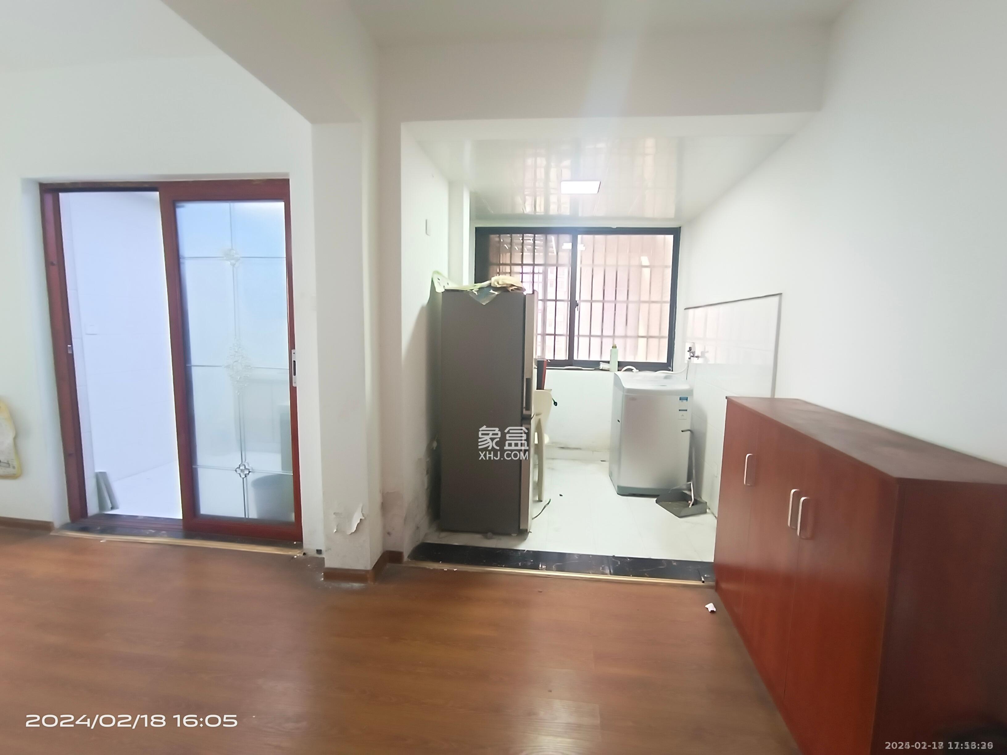 幸福庄园  3室2厅2卫   1600.00元/月室内图