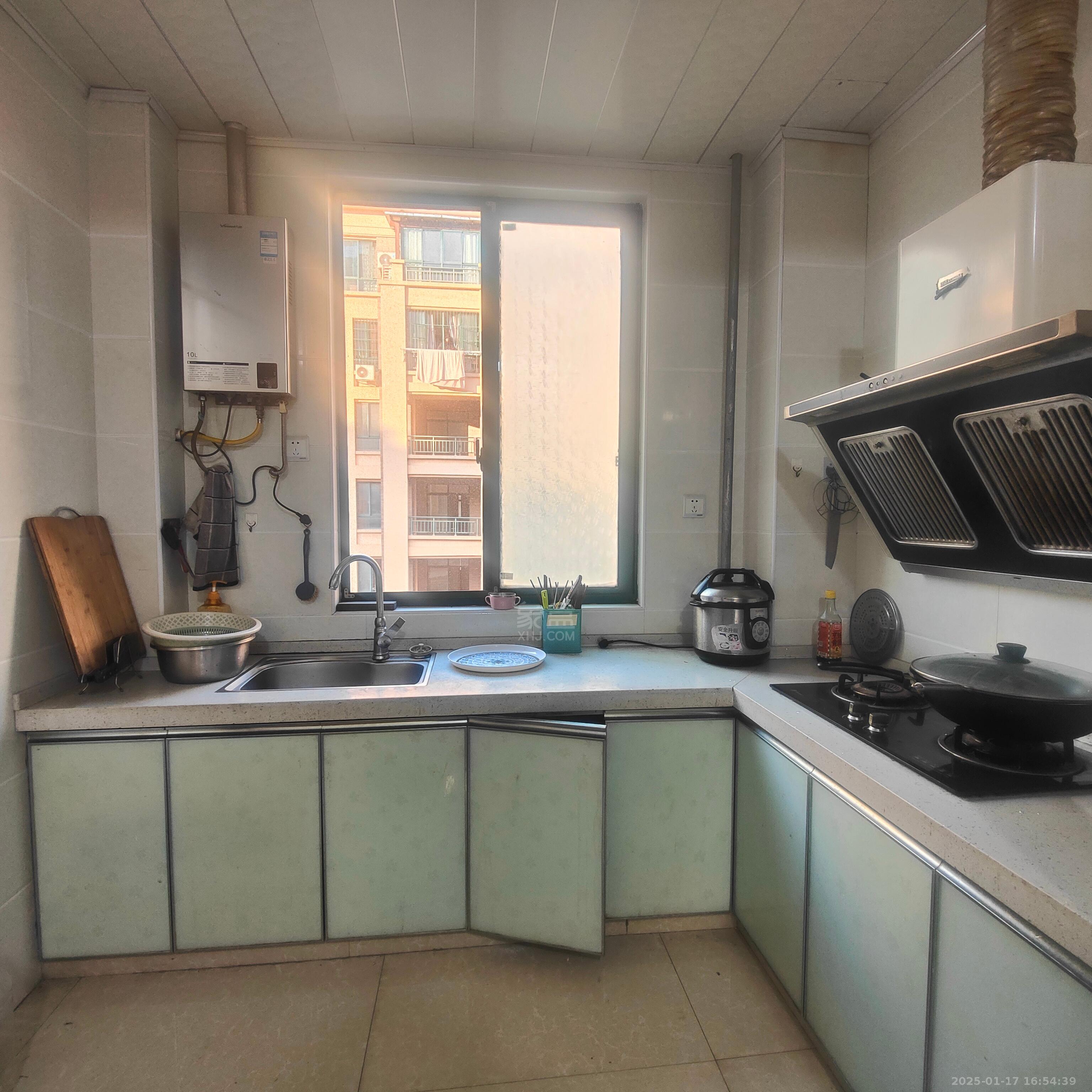 尚格名城东岸花园  3室2厅1卫    1700.0元/月 尚格名城东岸花园  3室2厅1卫    1700.0元/月室内图