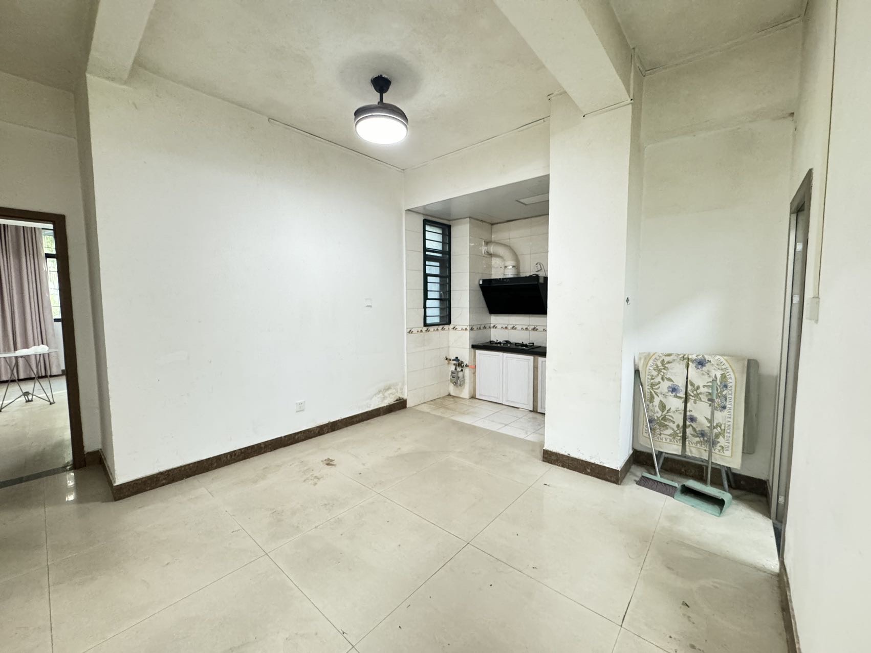 怡景花园 3室2厅1卫 110.0万 怡景花园 3室2厅1卫 110.0万客厅