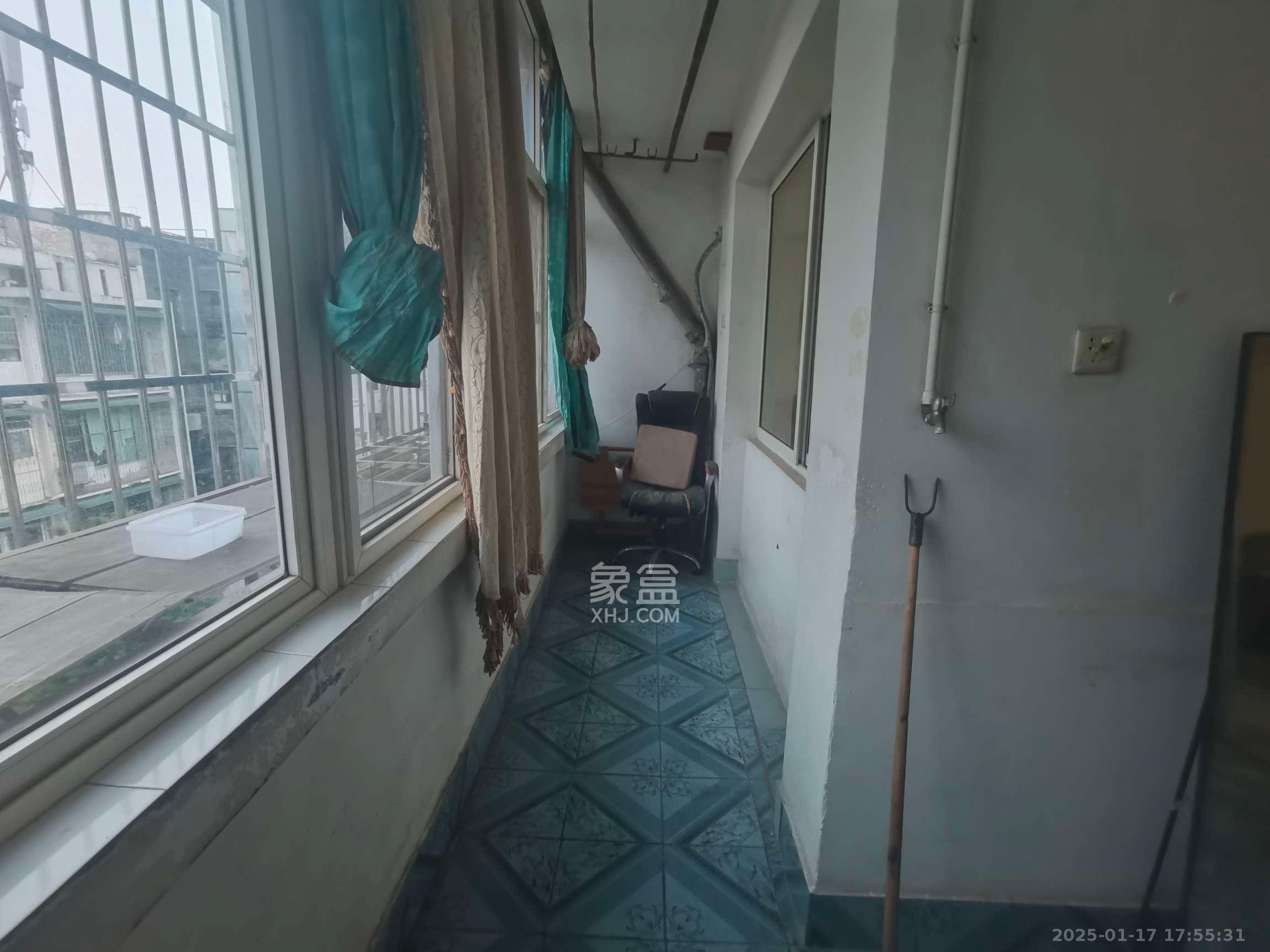 红旗区二片 3室1厅1卫 2000.0元/月 红旗区二片 3室1厅1卫 2000.0元/月室内图