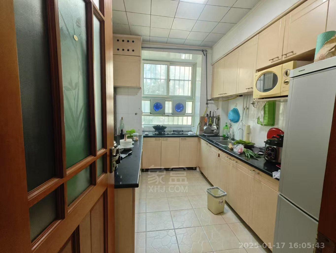 新华书店宿舍 4室2厅2卫 1600.0元/月 新华书店宿舍 4室2厅2卫 1600.0元/月室内图