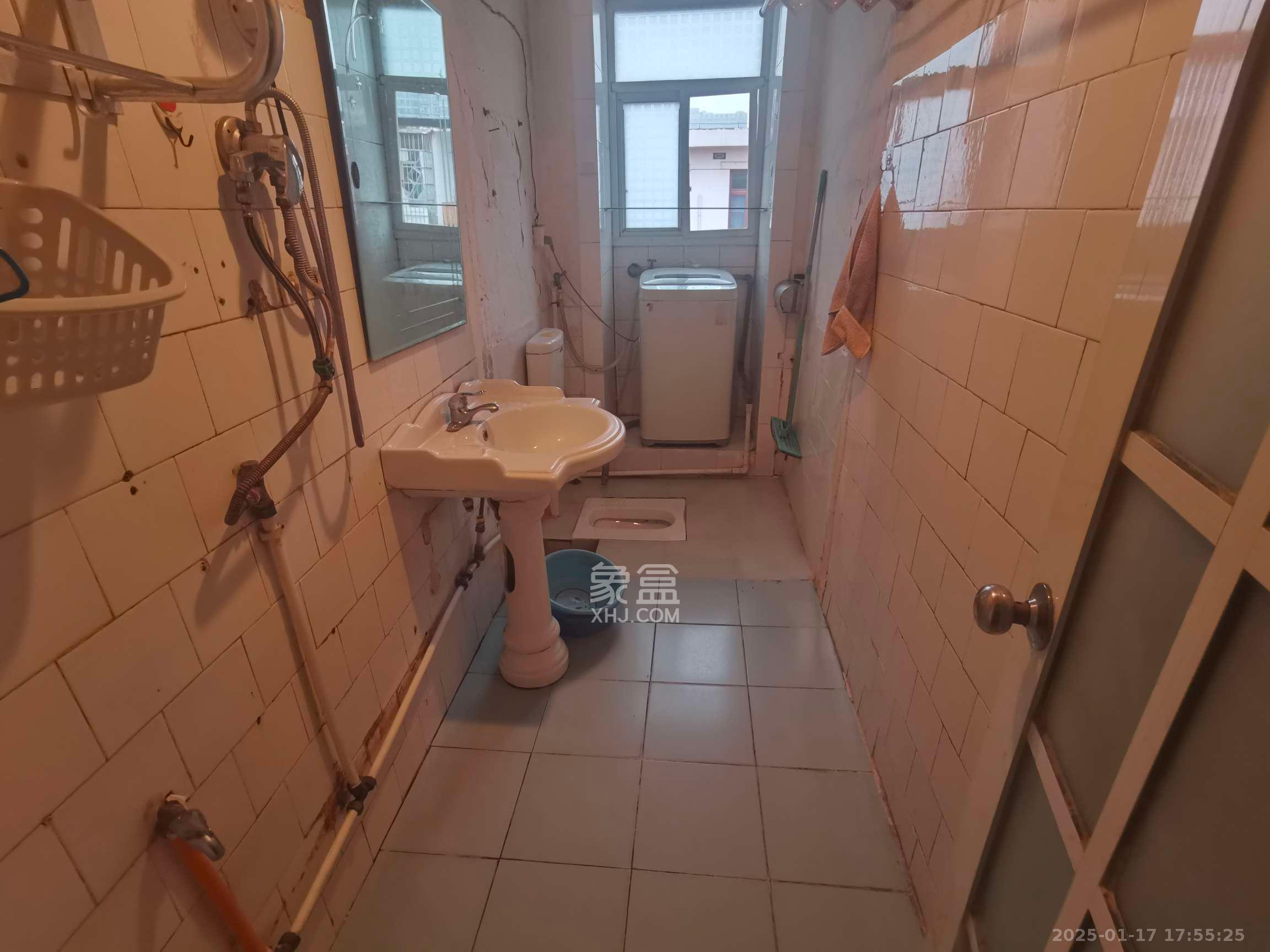 红旗区二片 3室1厅1卫 2000.0元/月 红旗区二片 3室1厅1卫 2000.0元/月室内图