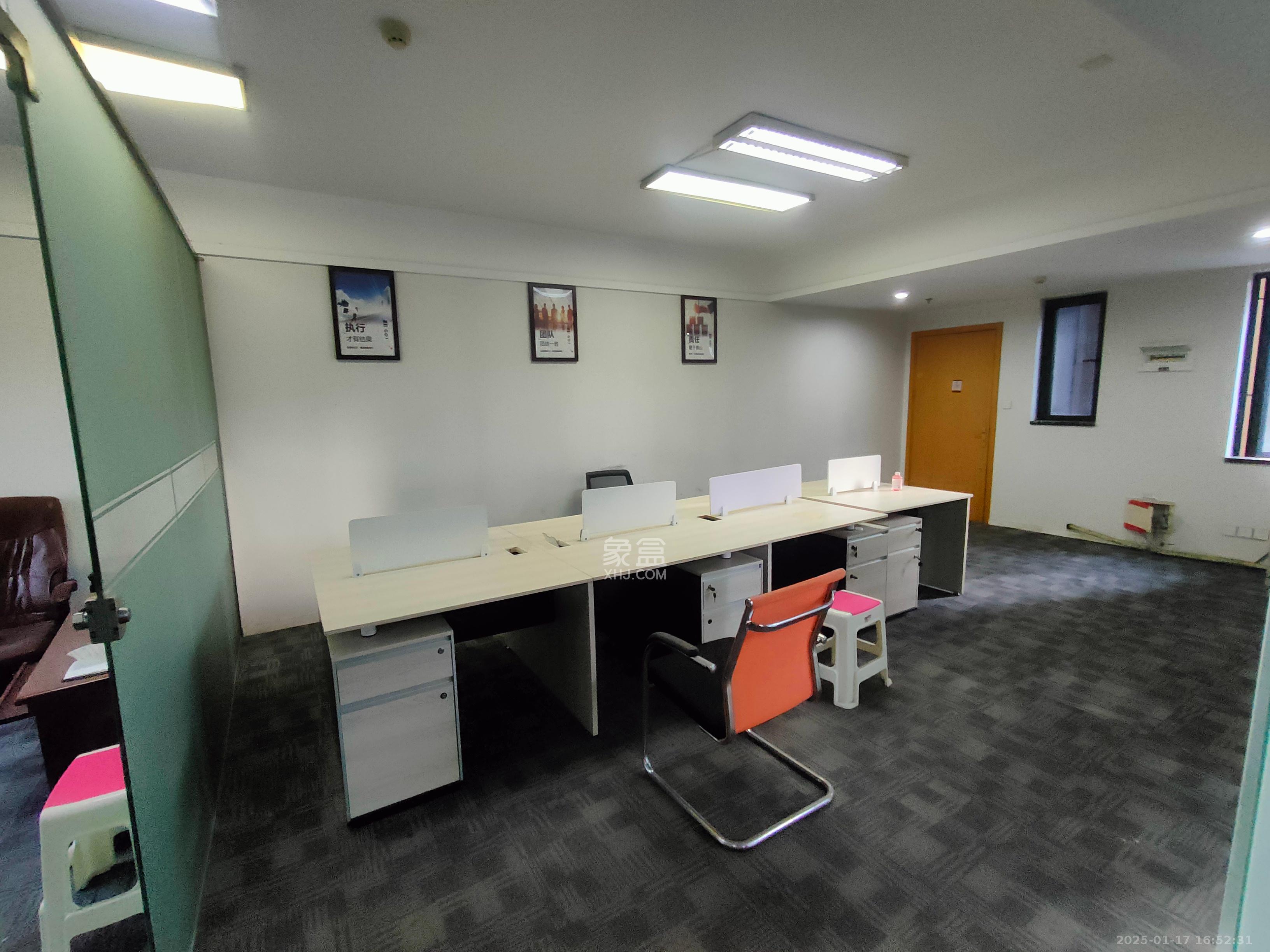 德思勤城市广场(宝格丽公寓) 1室1厅1卫 5000.0元/月 德思勤城市广场(宝格丽公寓) 1室1厅1卫 5000.0元/月室内图