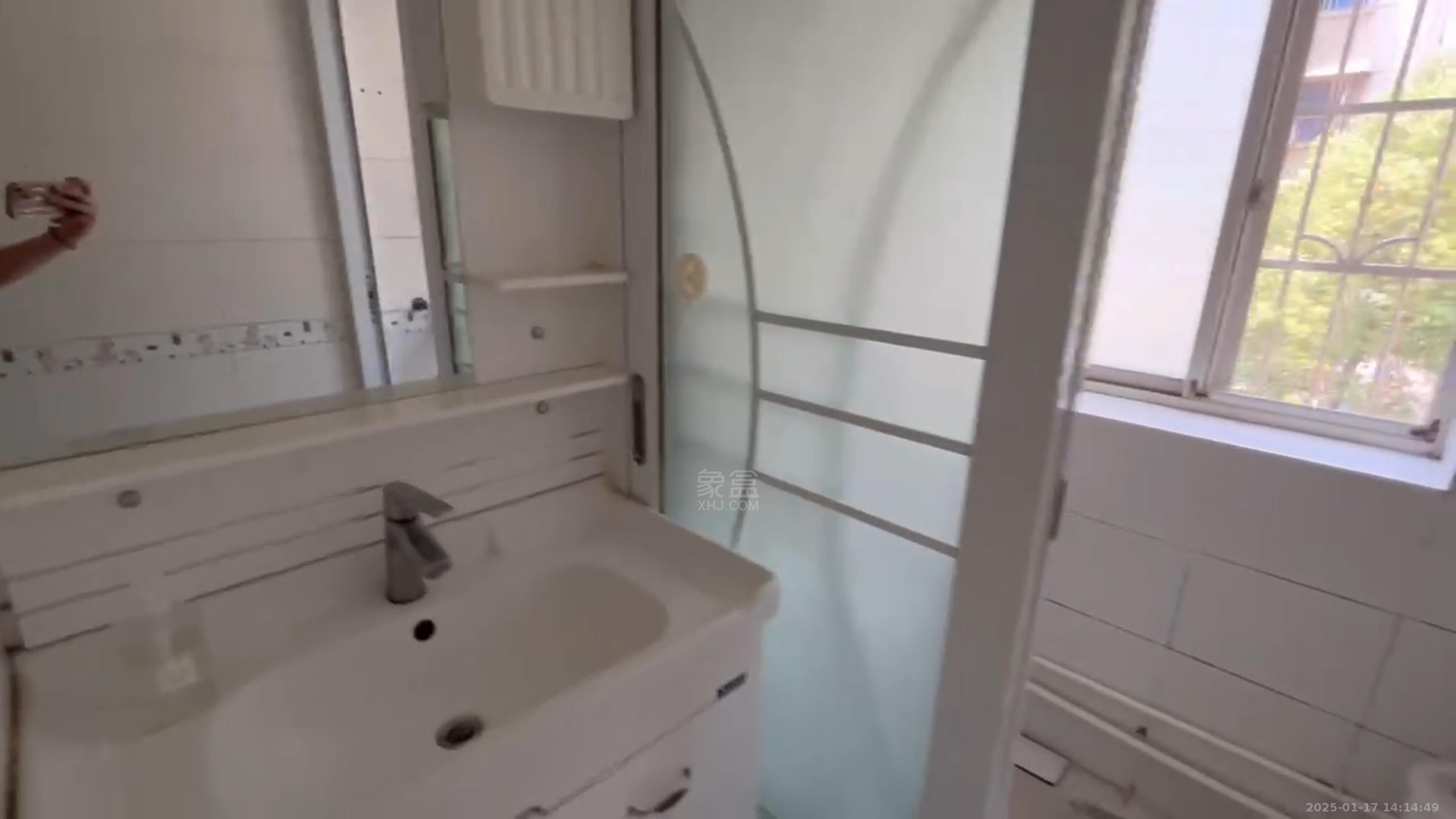 花园一村  3室2厅1卫    1300.0元/月 花园一村  3室2厅1卫    1300.0元/月室内图