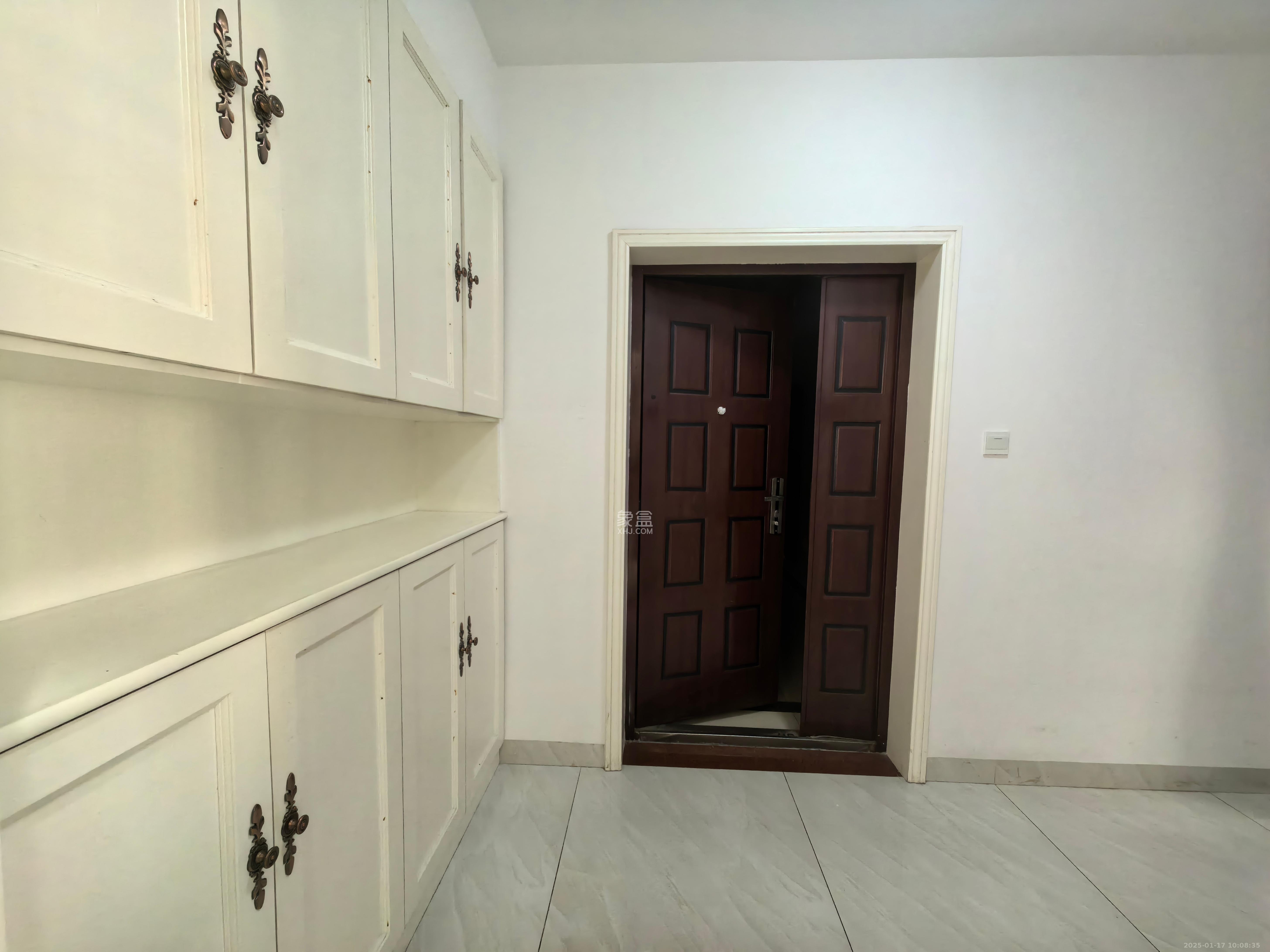 水岸世景  3室2厅2卫    2350.0元/月 水岸世景  3室2厅2卫    2350.0元/月室内图