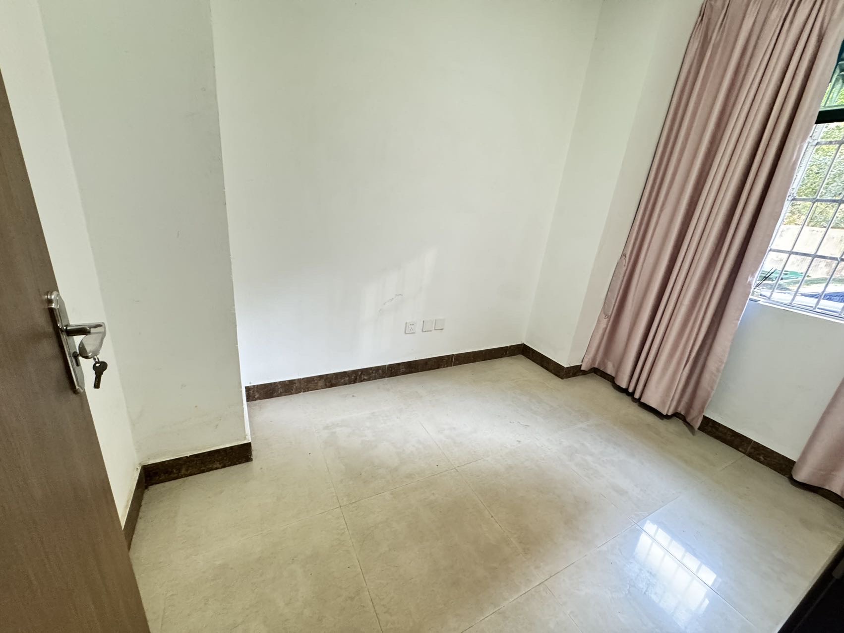 怡景花园 3室2厅1卫 110.0万 怡景花园 3室2厅1卫 110.0万客厅