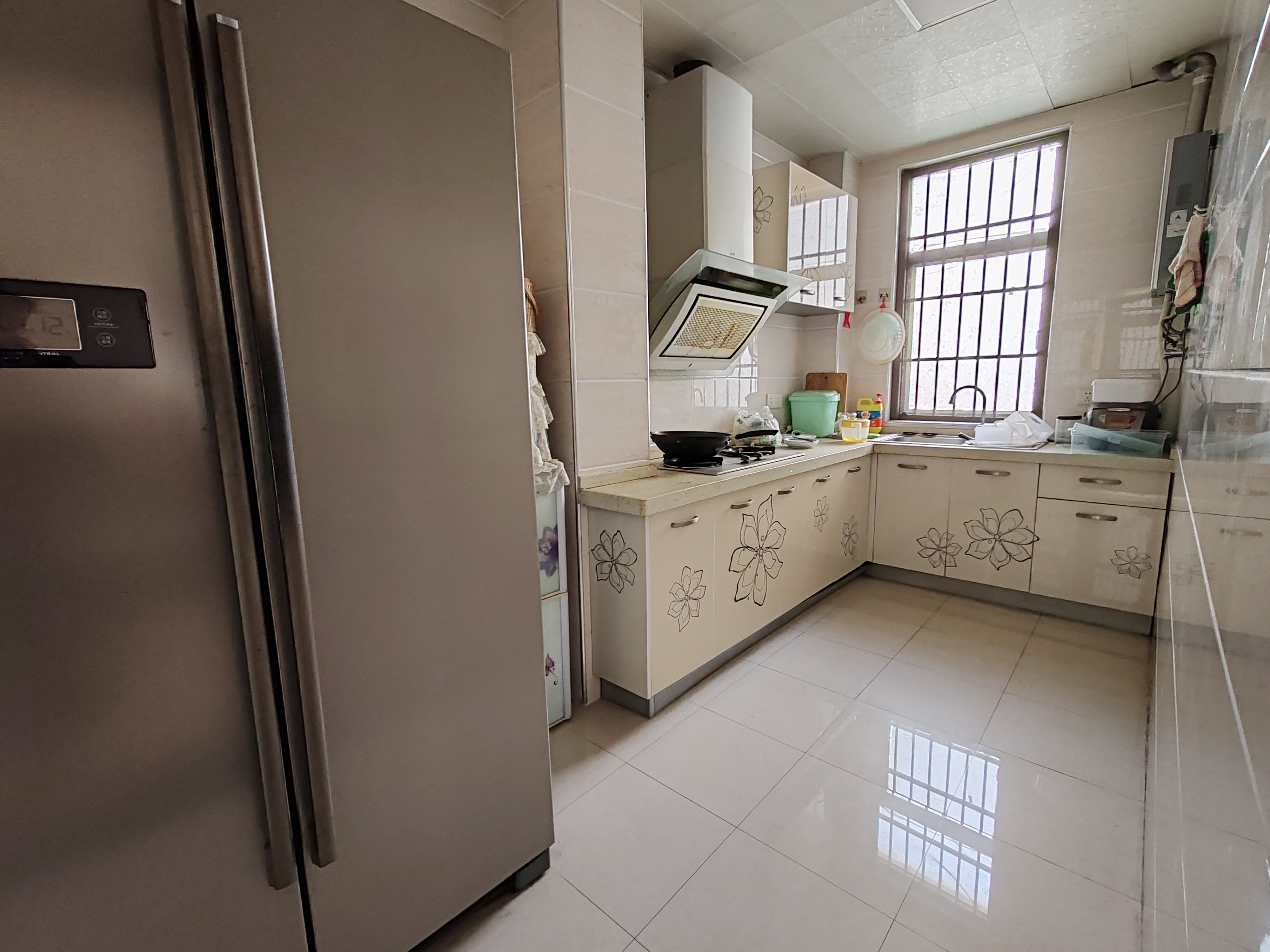 香格里拉 3室2厅1卫 1500.0元/月 香格里拉 3室2厅1卫 1500.0元/月室内图