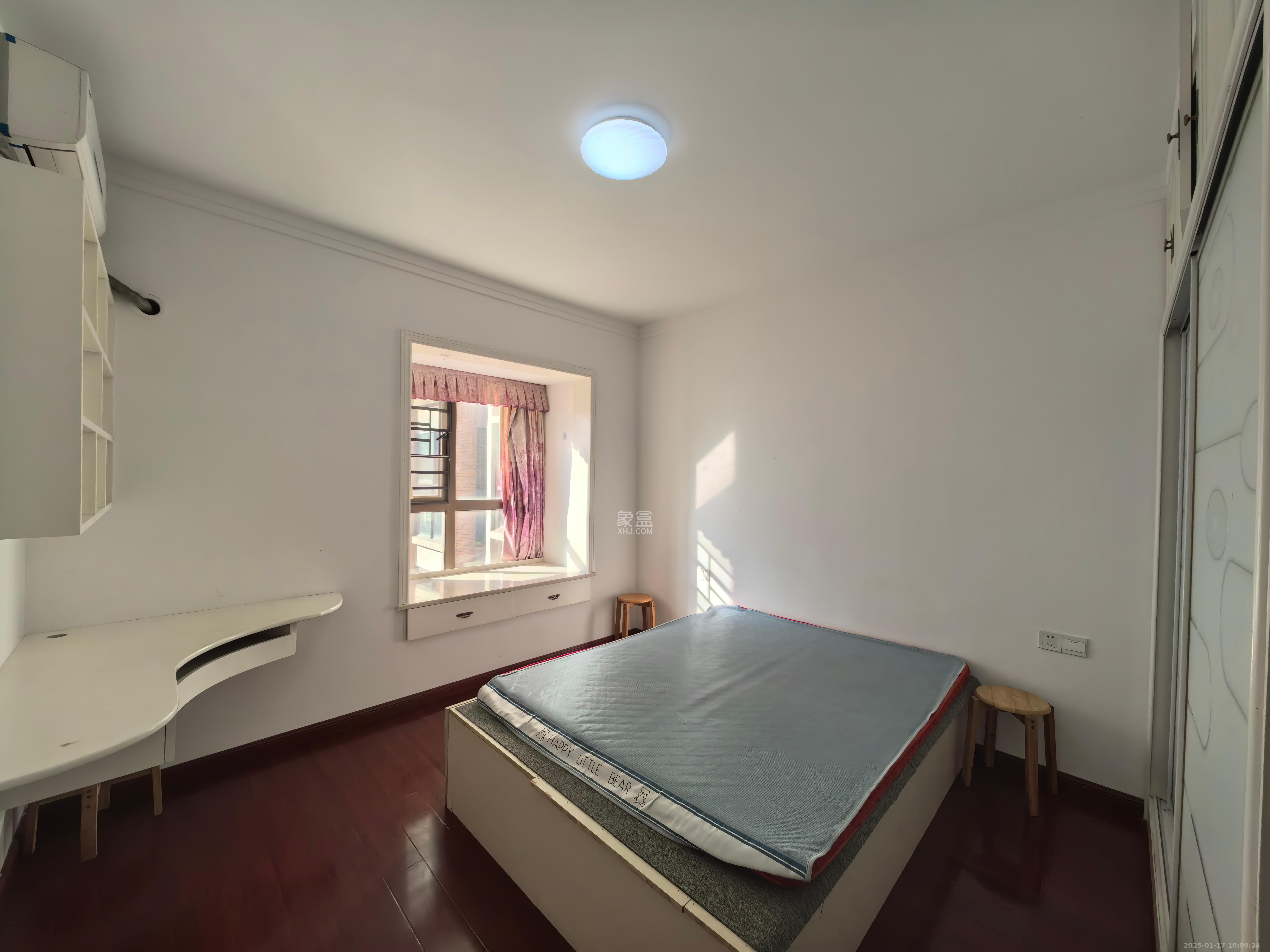 水岸世景  3室2厅2卫    2350.0元/月 水岸世景  3室2厅2卫    2350.0元/月室内图