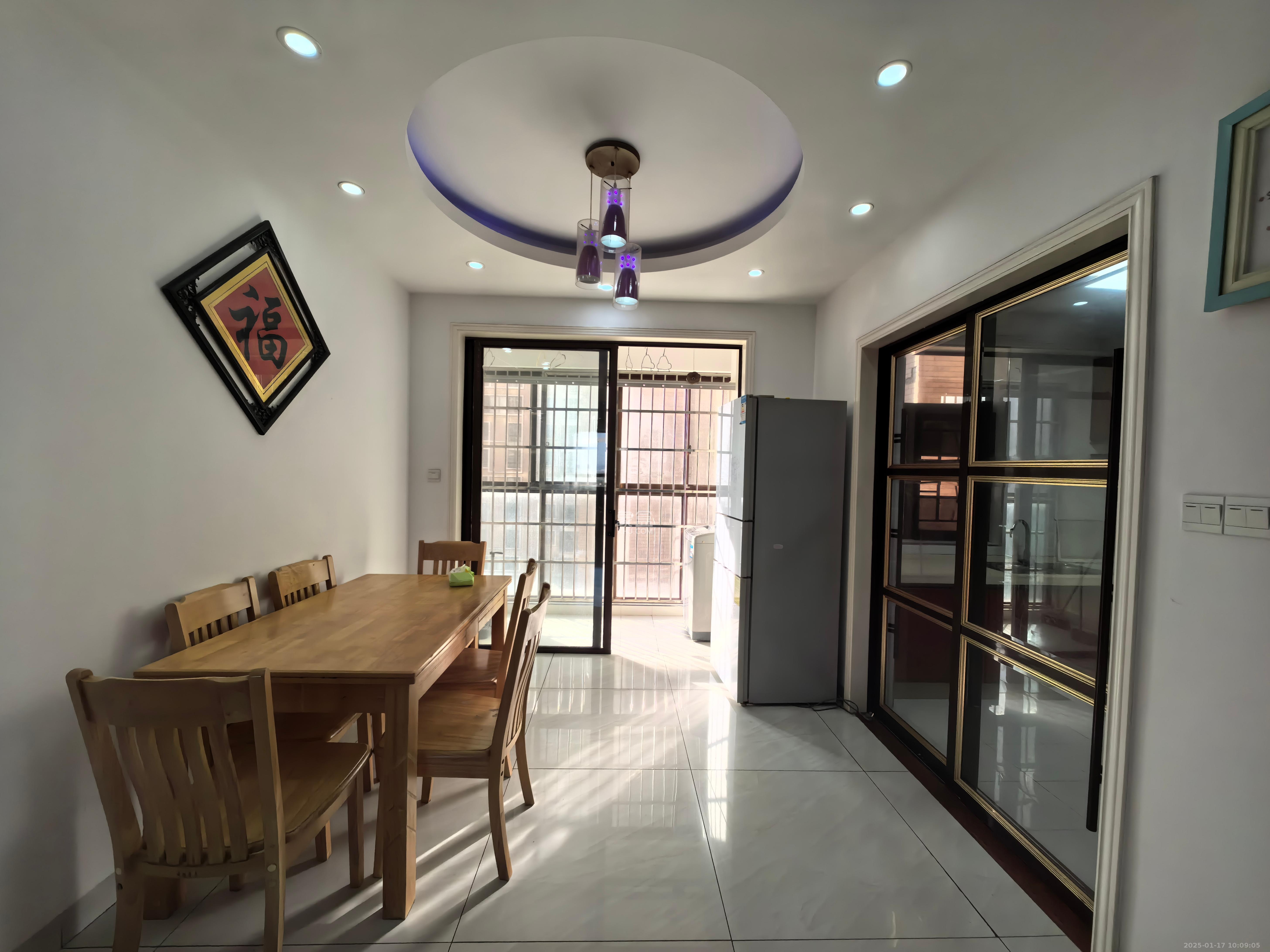 水岸世景  3室2厅2卫    2350.0元/月 水岸世景  3室2厅2卫    2350.0元/月室内图