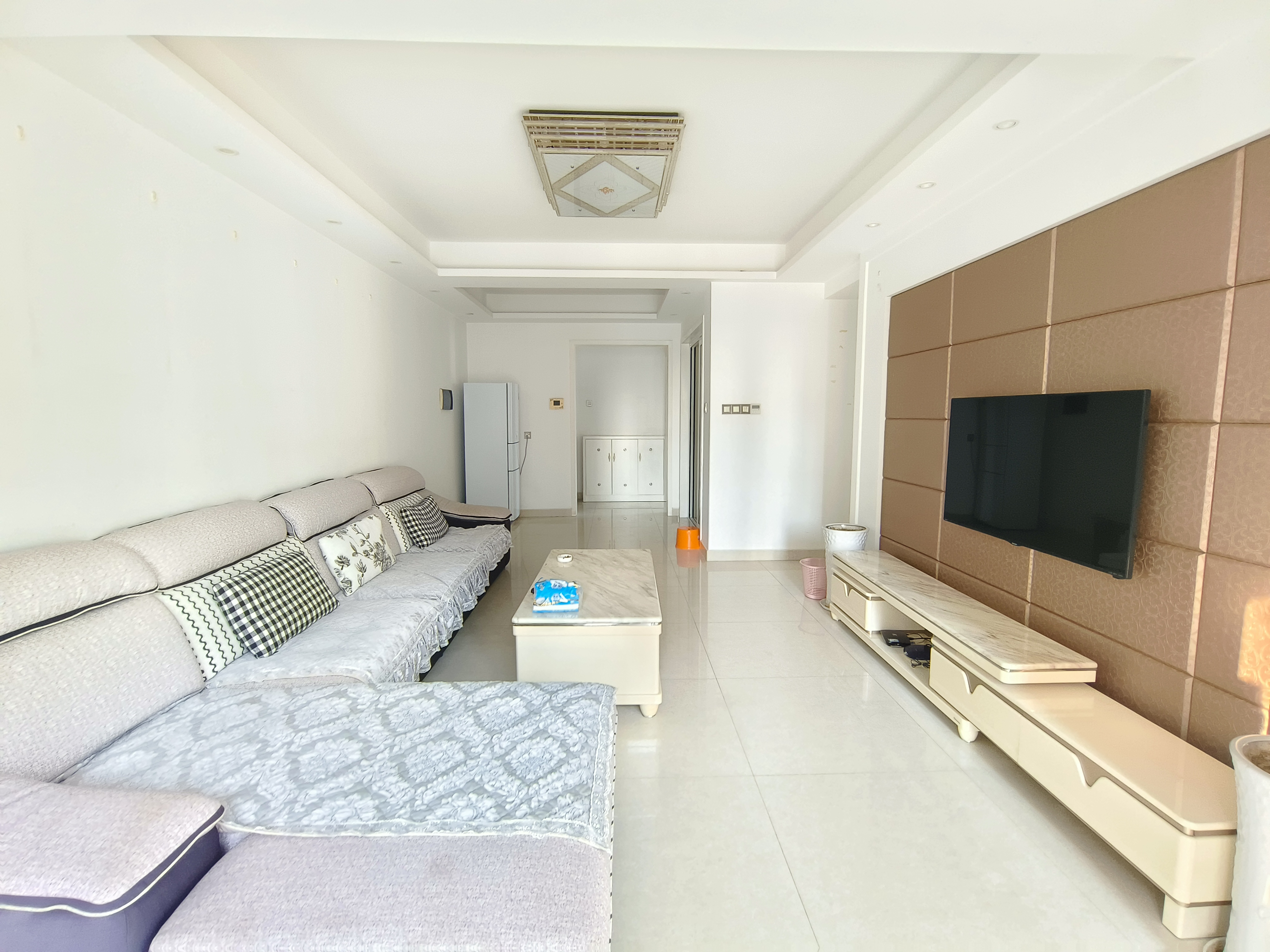 新邦壹品 3室2厅2卫 2200.0元/月 新邦壹品 3室2厅2卫 2200.0元/月室内图