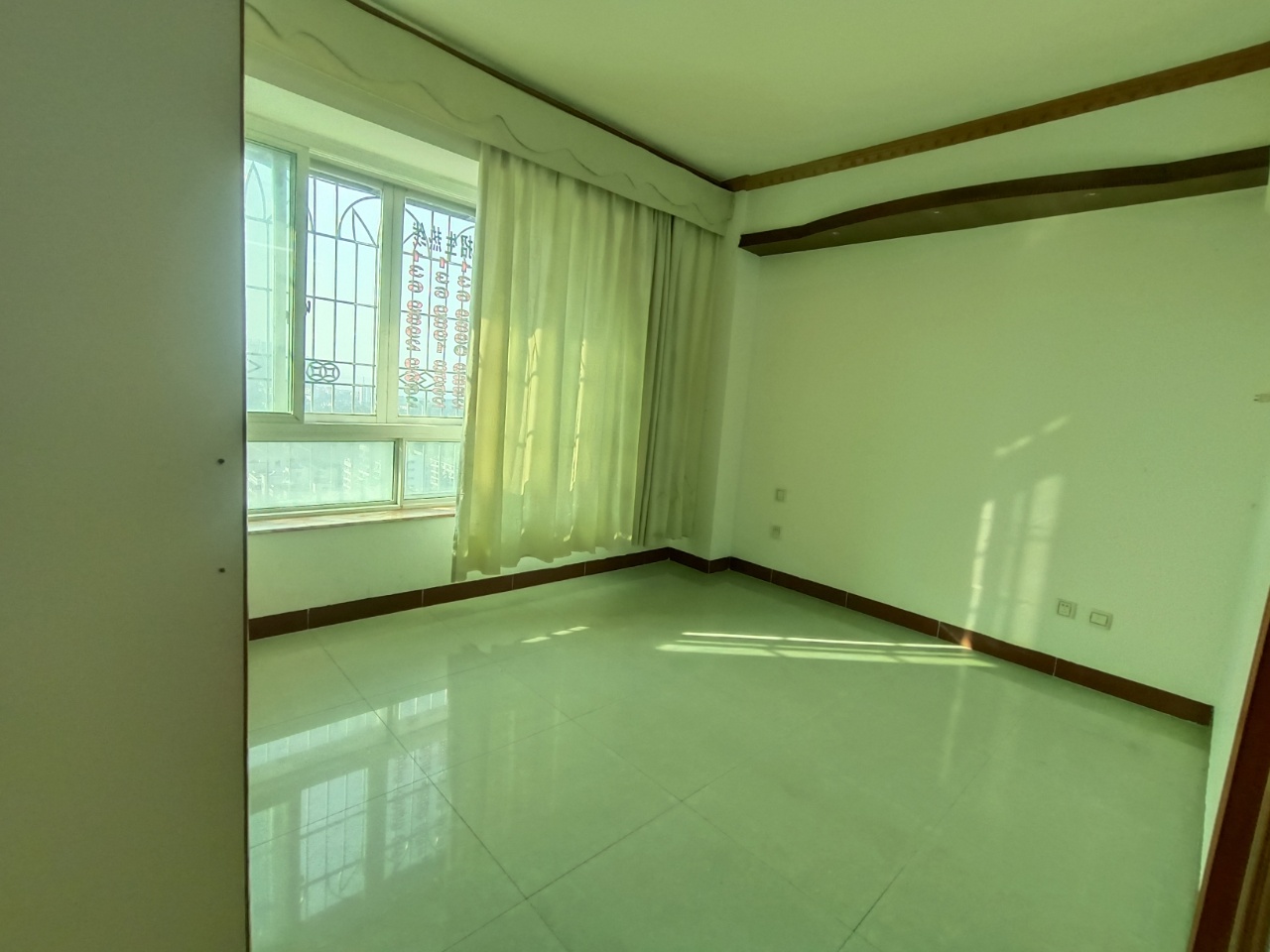 逸海楼 3室2厅1卫 2500.0元/月 逸海楼 3室2厅1卫 2500.0元/月室内图